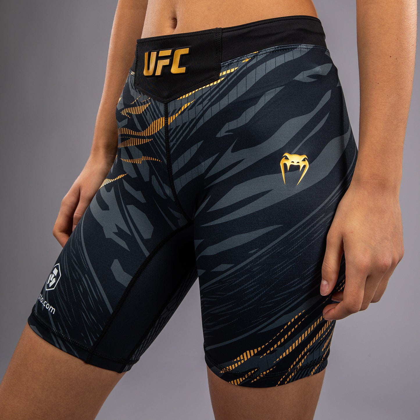 UFC Fusion by Venum 여성용 발리 투도 쇼츠 – 롱 핏 – 챔피언