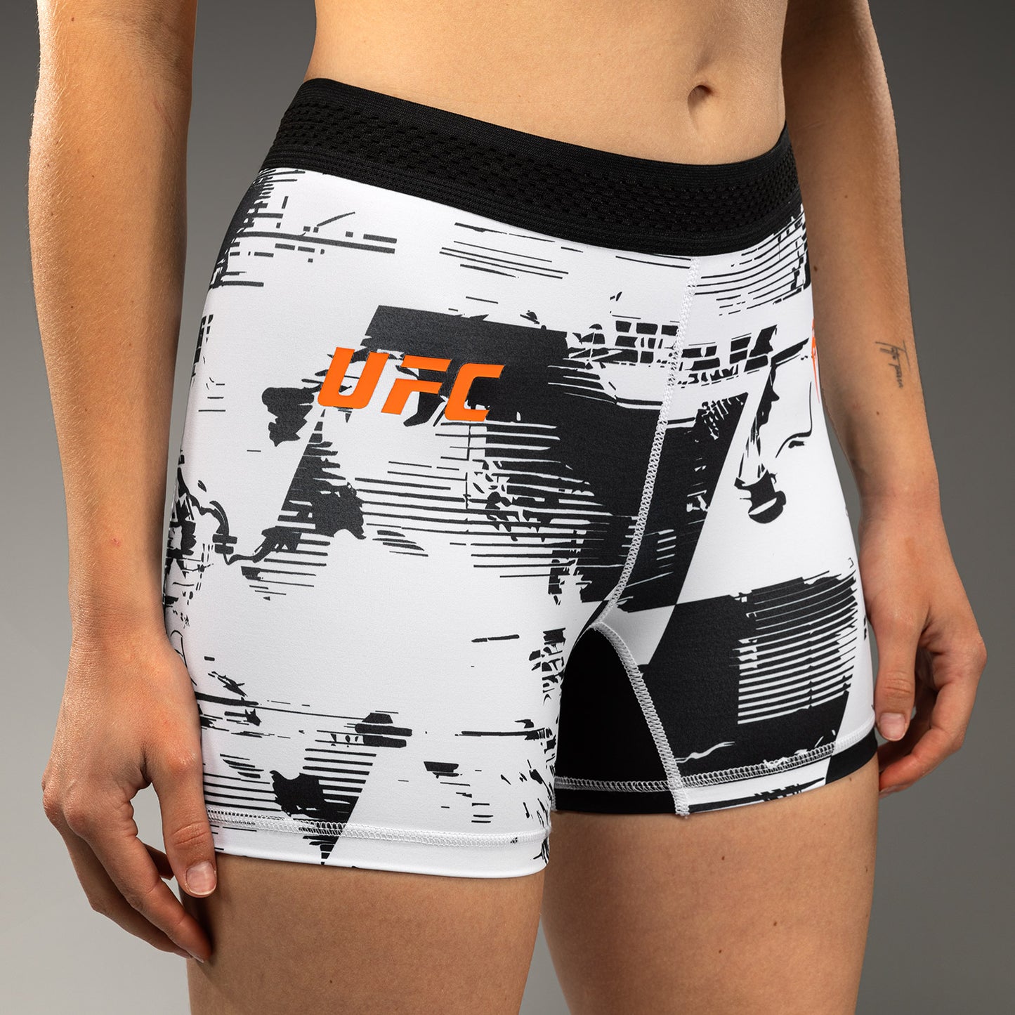 Women’s UFC Zenith by Venum 화이트 발리 투도 쇼츠