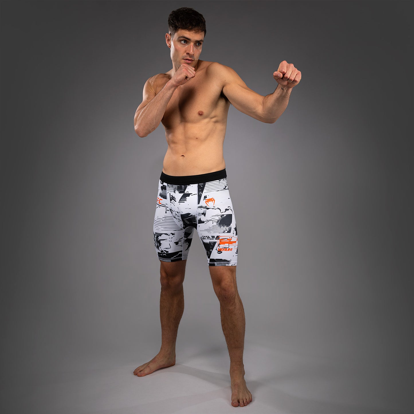 남성용 UFC Zenith by Venum 화이트 오센틱 파이트 위크 퍼포먼스 발리 투도 쇼츠