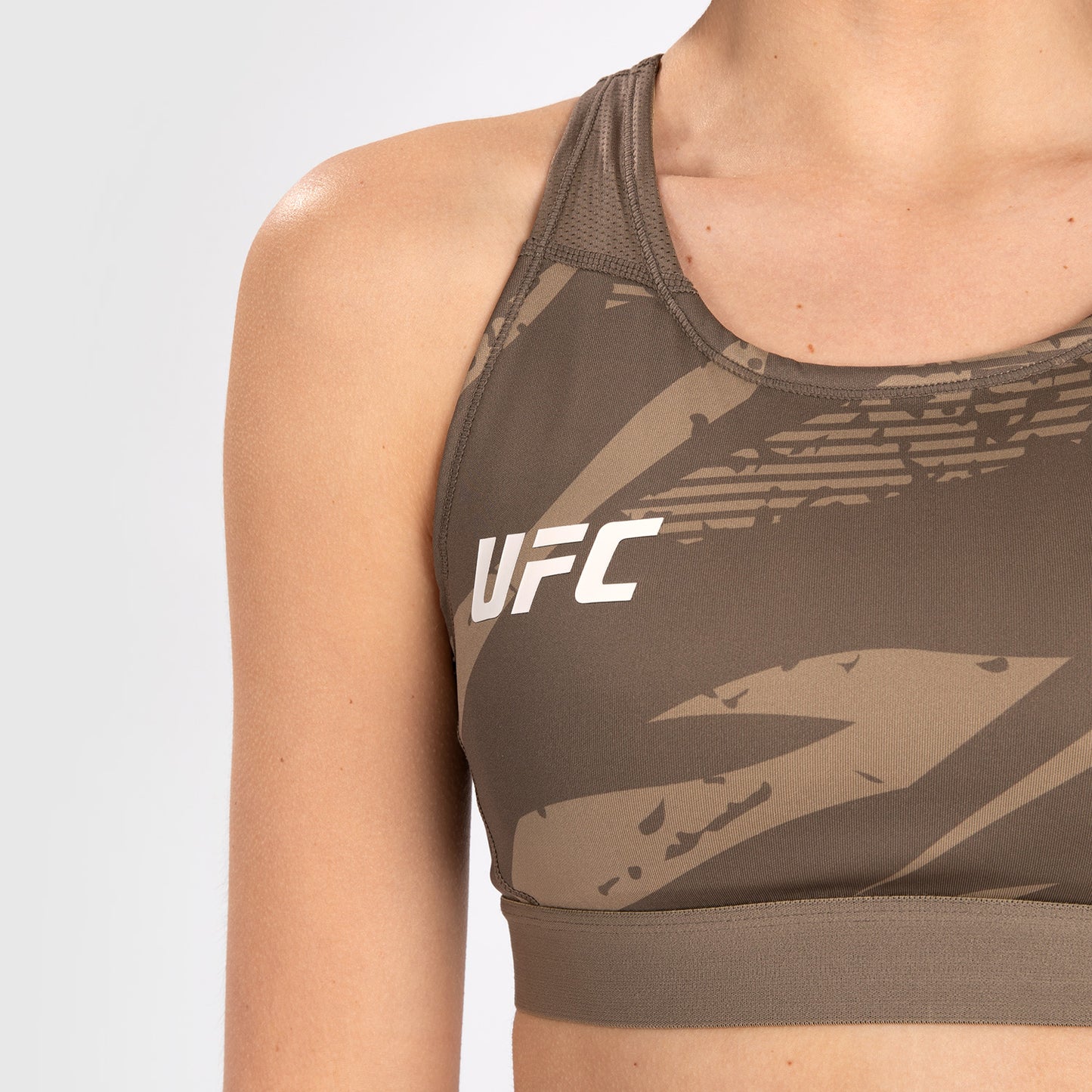 UFC Adrenaline by Venum Fight Week 여성용 스포츠 브라 – 데저트 카모