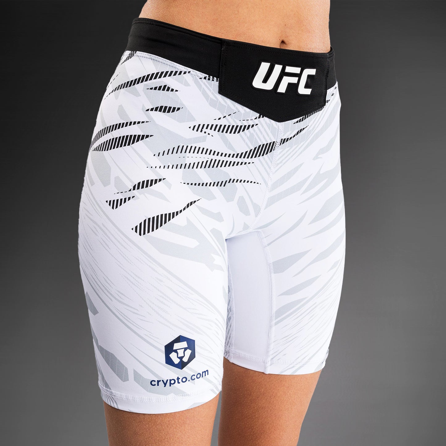 UFC Fusion by Venum 여성용 발리 투도 쇼츠 – 롱 핏 – 화이트