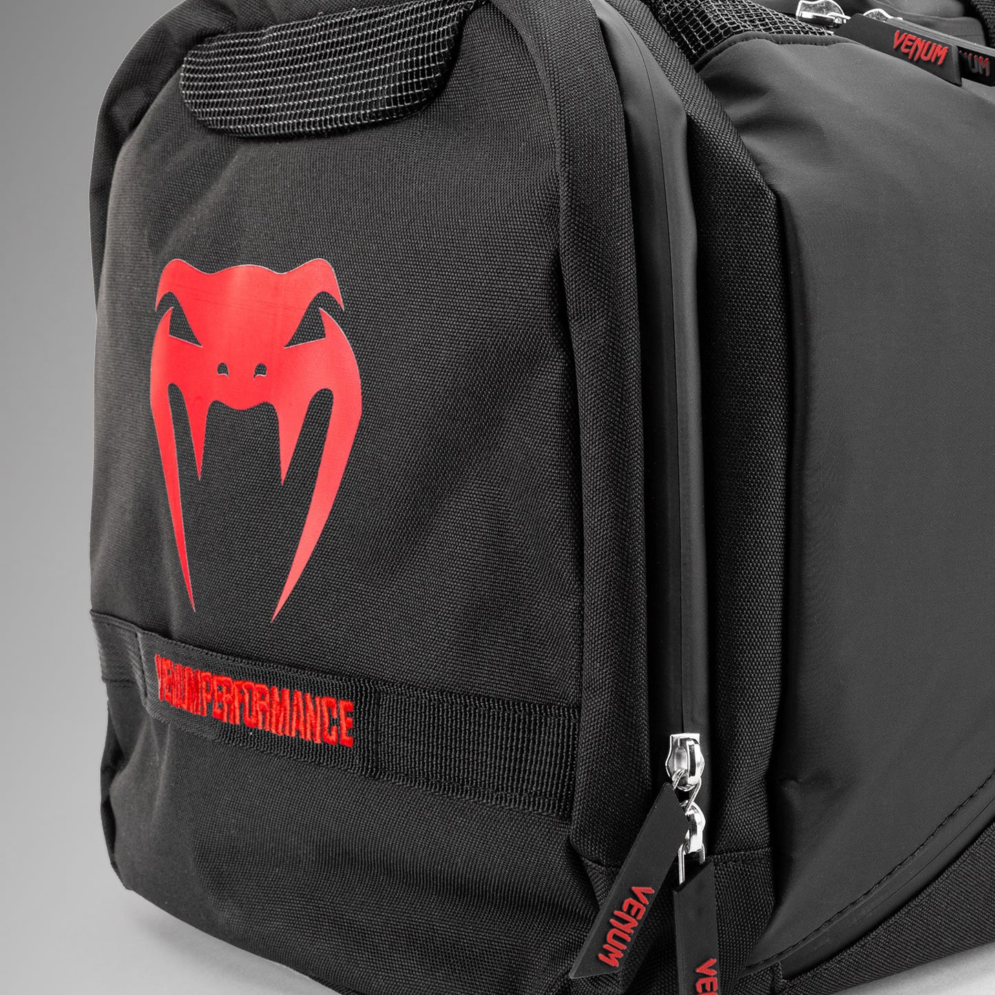 Venum Trainer Lite Evo 스포츠백 (48L) – 블랙/레드