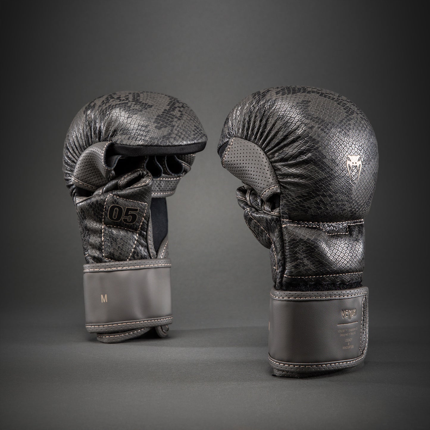 Venum Impact Evo Scales MMA 스파링 글러브 – 다크 그레이