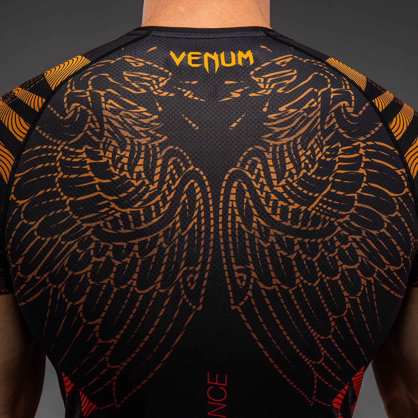 Venum Quetzal Fury 반팔 래쉬가드 – 블랙/퓨리 레드/탠저린