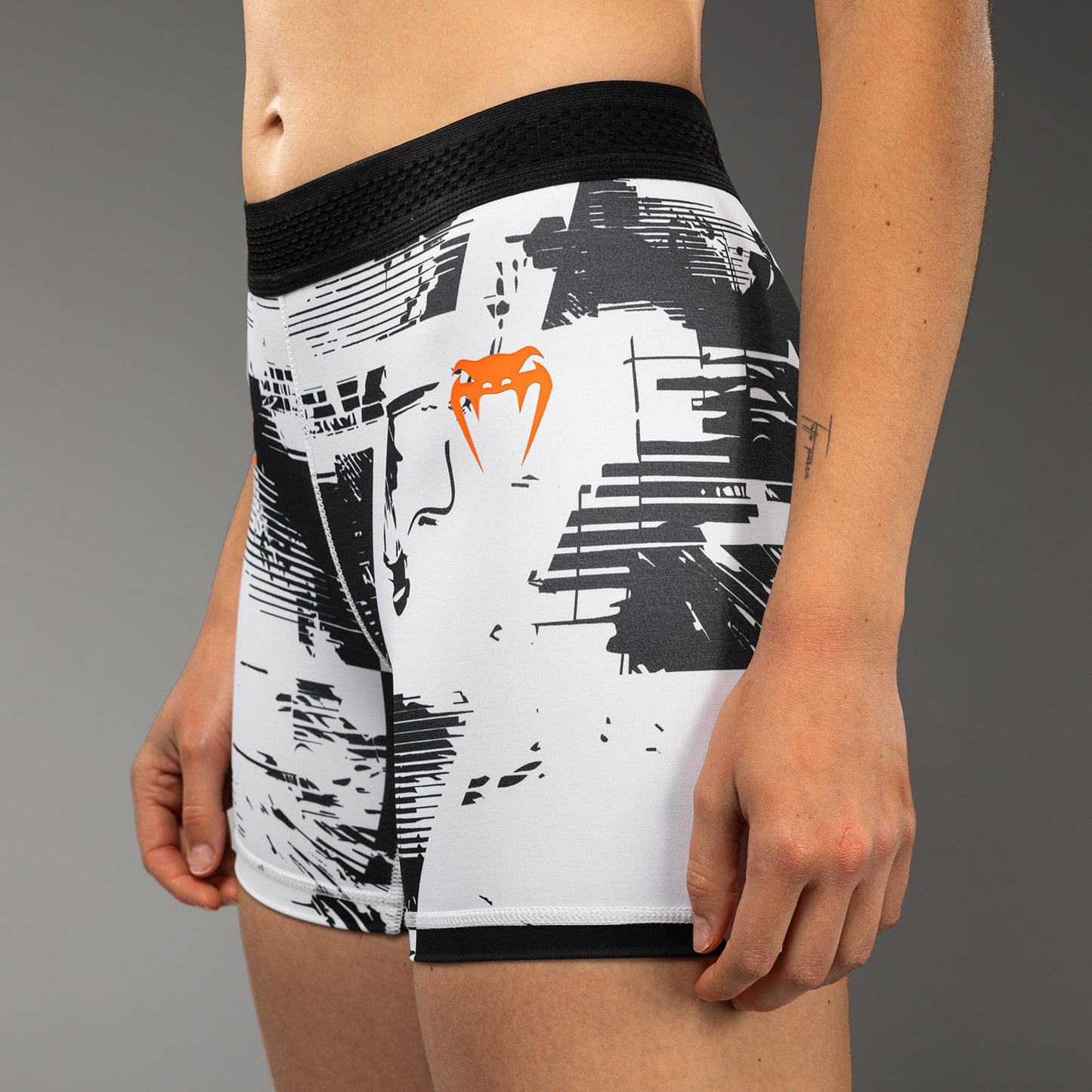 Women’s UFC Zenith by Venum 화이트 발리 투도 쇼츠