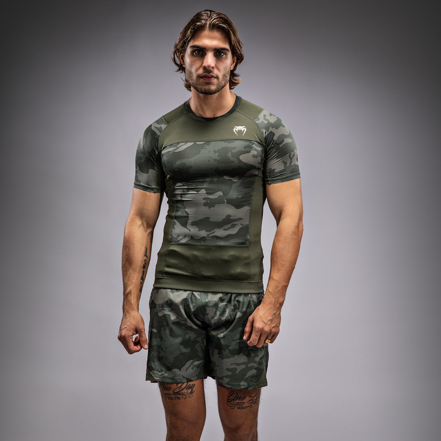 Venum G-Fit Air 남성용 반팔 래쉬가드 – 아미 카모