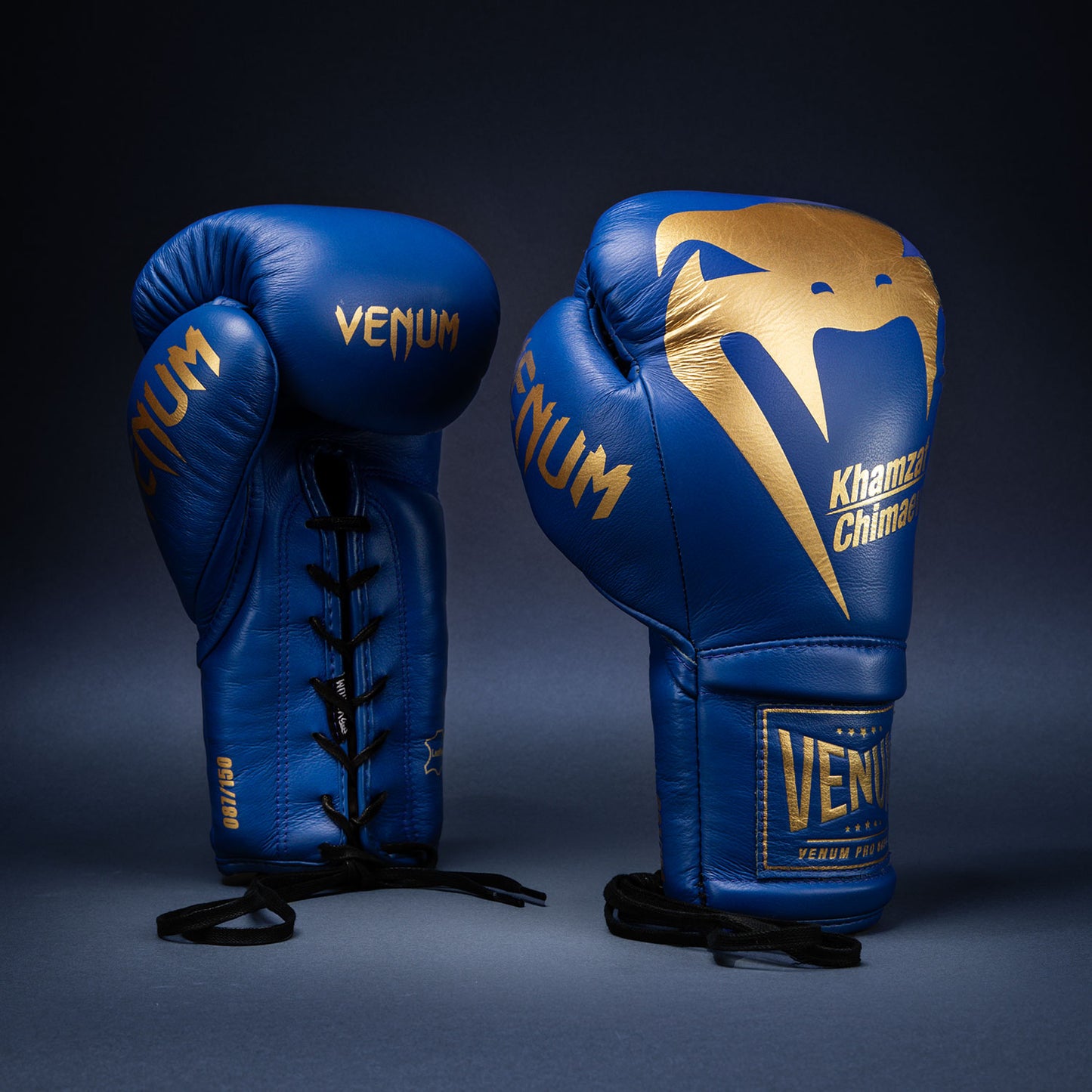 Venum Giant 2.0 Khamzat Chimaev Pro 복싱 글러브 – 블루–골드