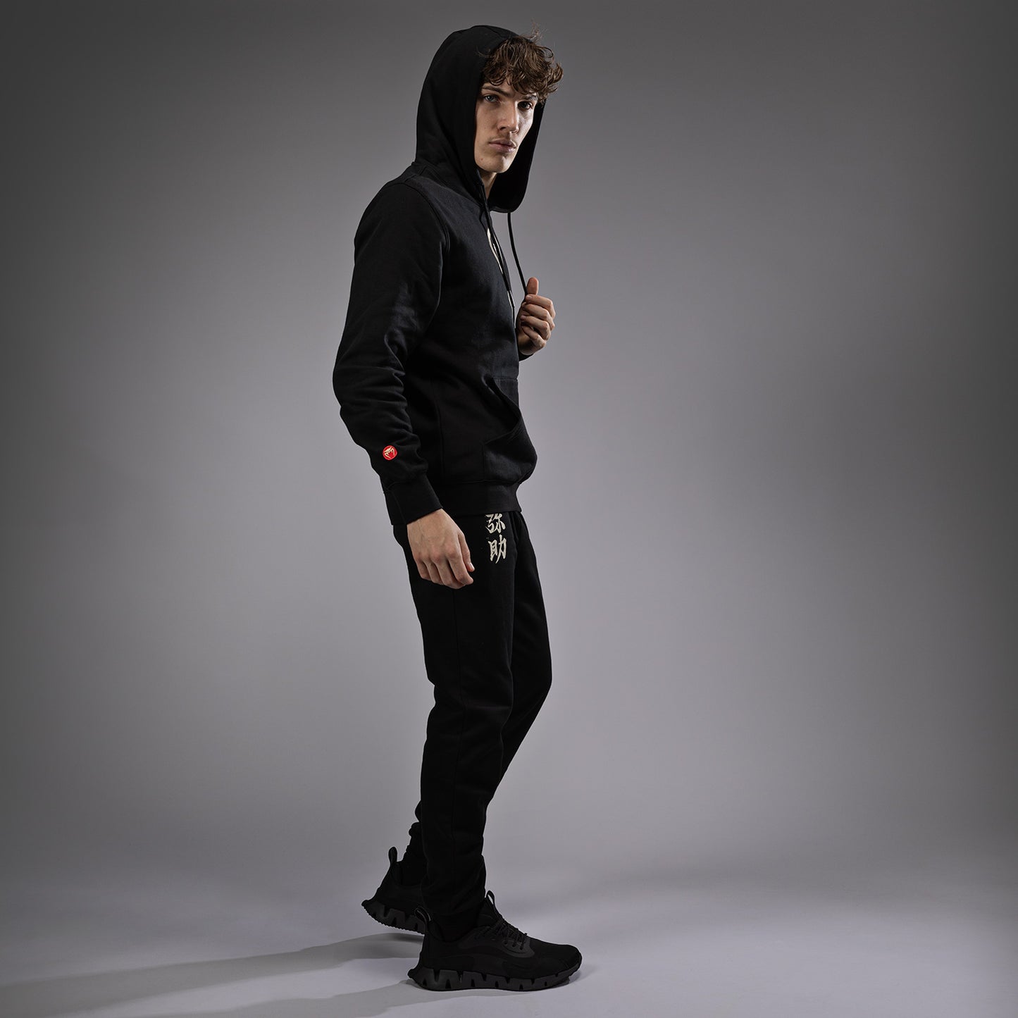 Venum x Assassin's Creed Shadows 후디 – 블랙