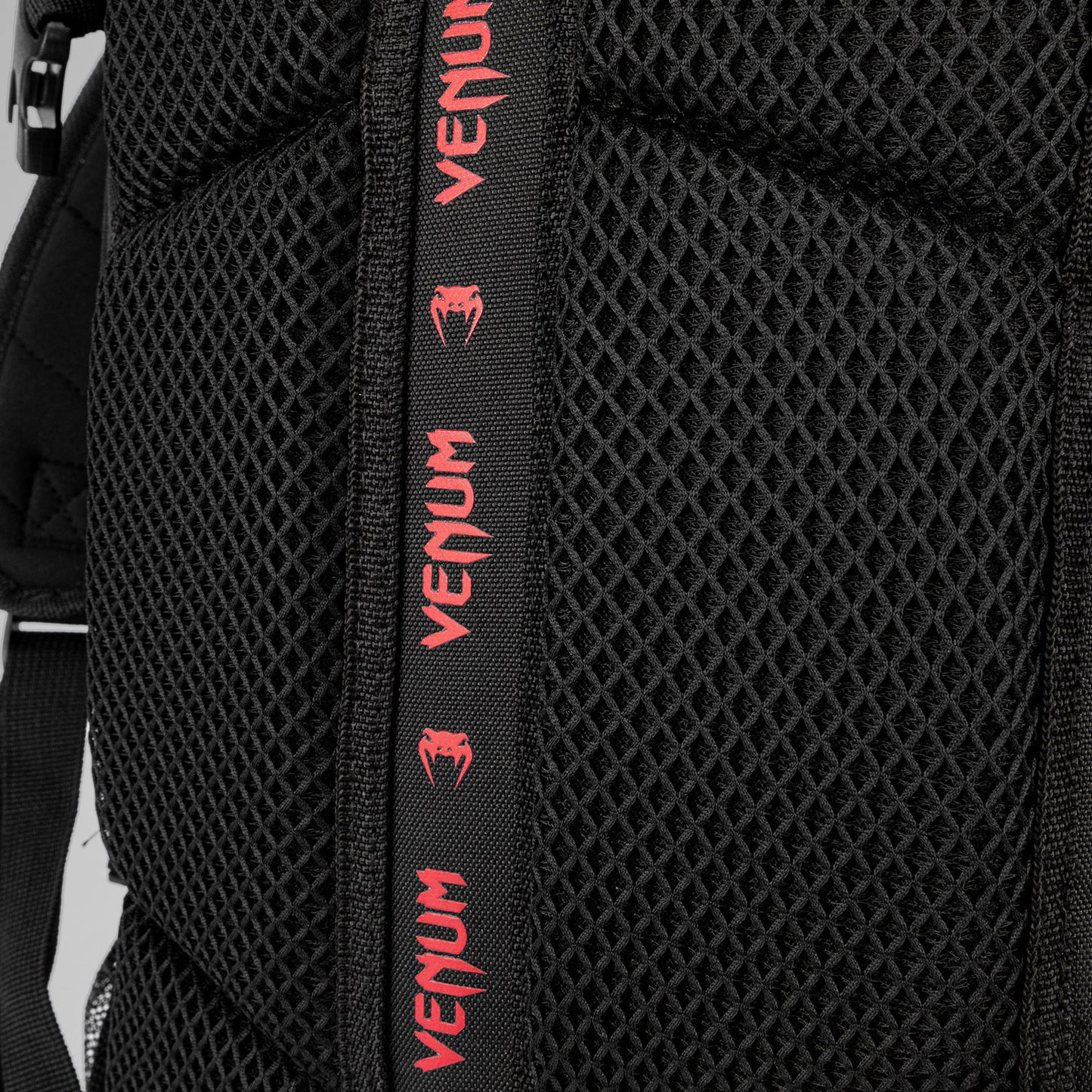 Venum Challenger Pro Evo 백팩 (20-25L) – 블랙/레드