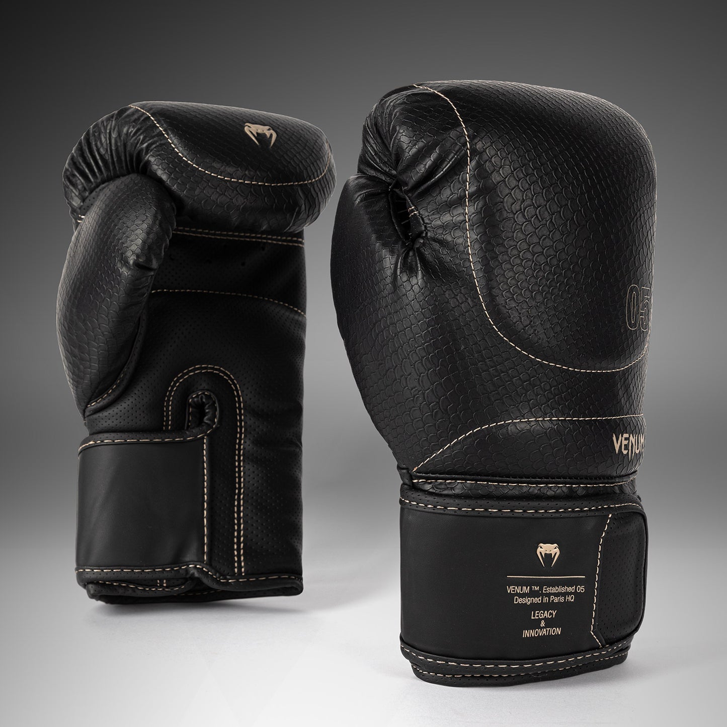 Venum Impact Evo Scales 복싱 글러브 – 블랙