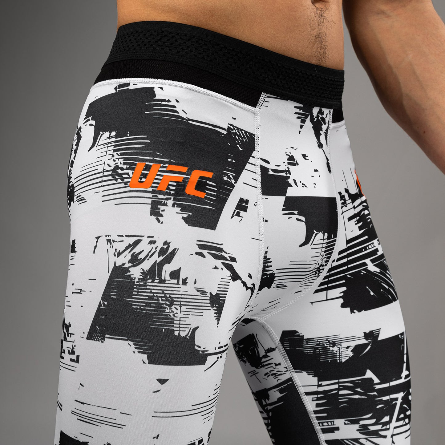 남성용 UFC Zenith by Venum 화이트 어센틱 파이트 위크 퍼포먼스 타이트