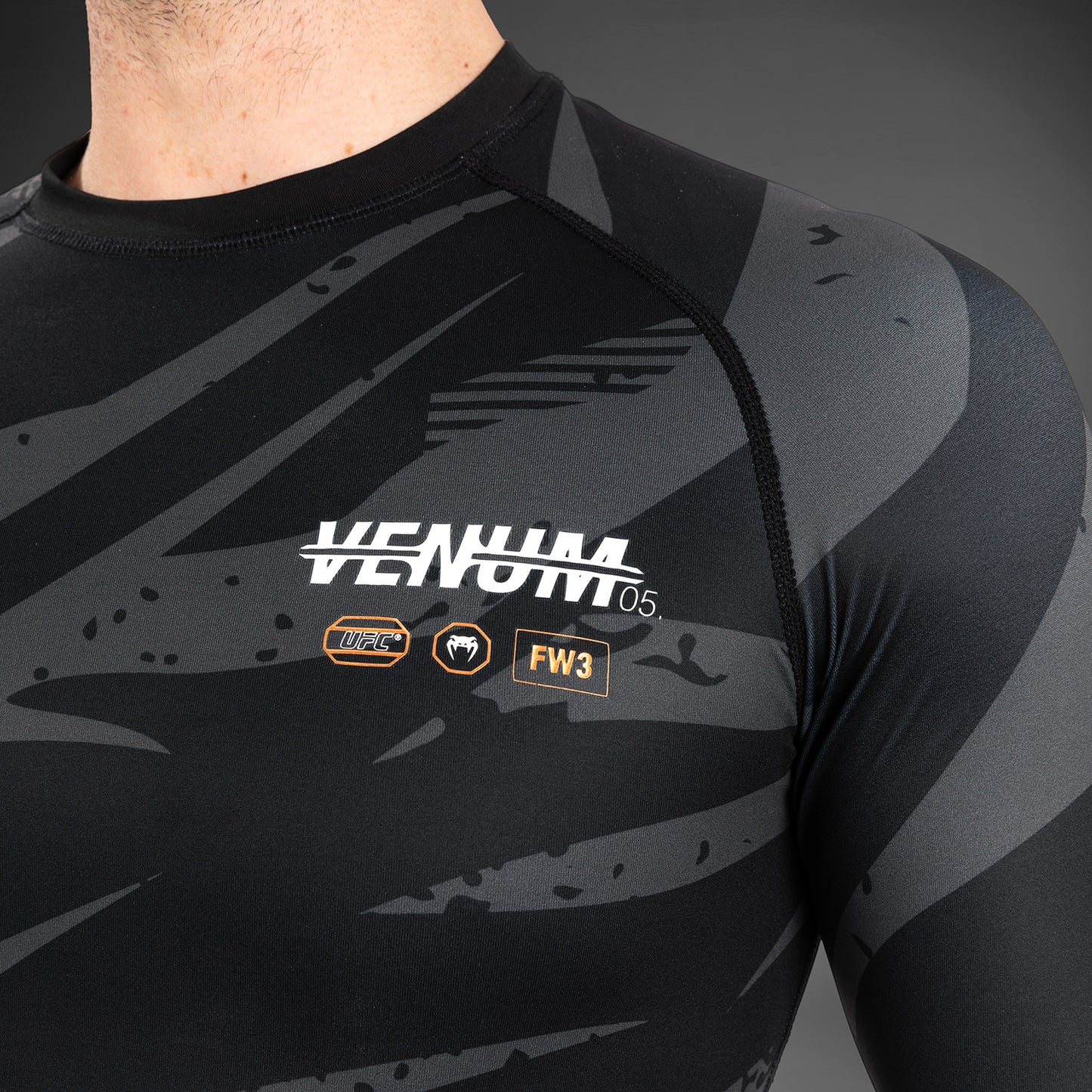 UFC Adrenaline by Venum Fight Week 퍼포먼스 긴팔 래쉬가드 – 어반 카모