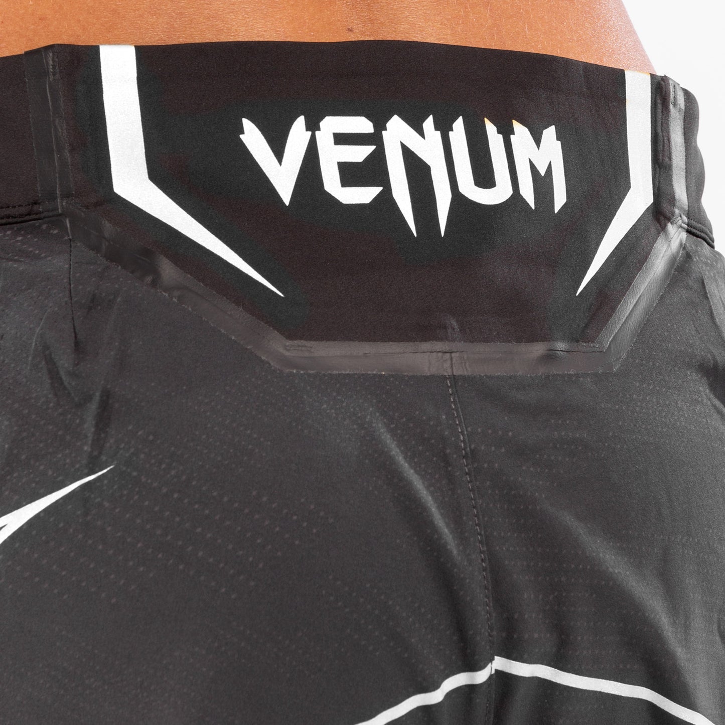 Venum UFC Authentic Fight Night 여성 쇼츠 – 블랙