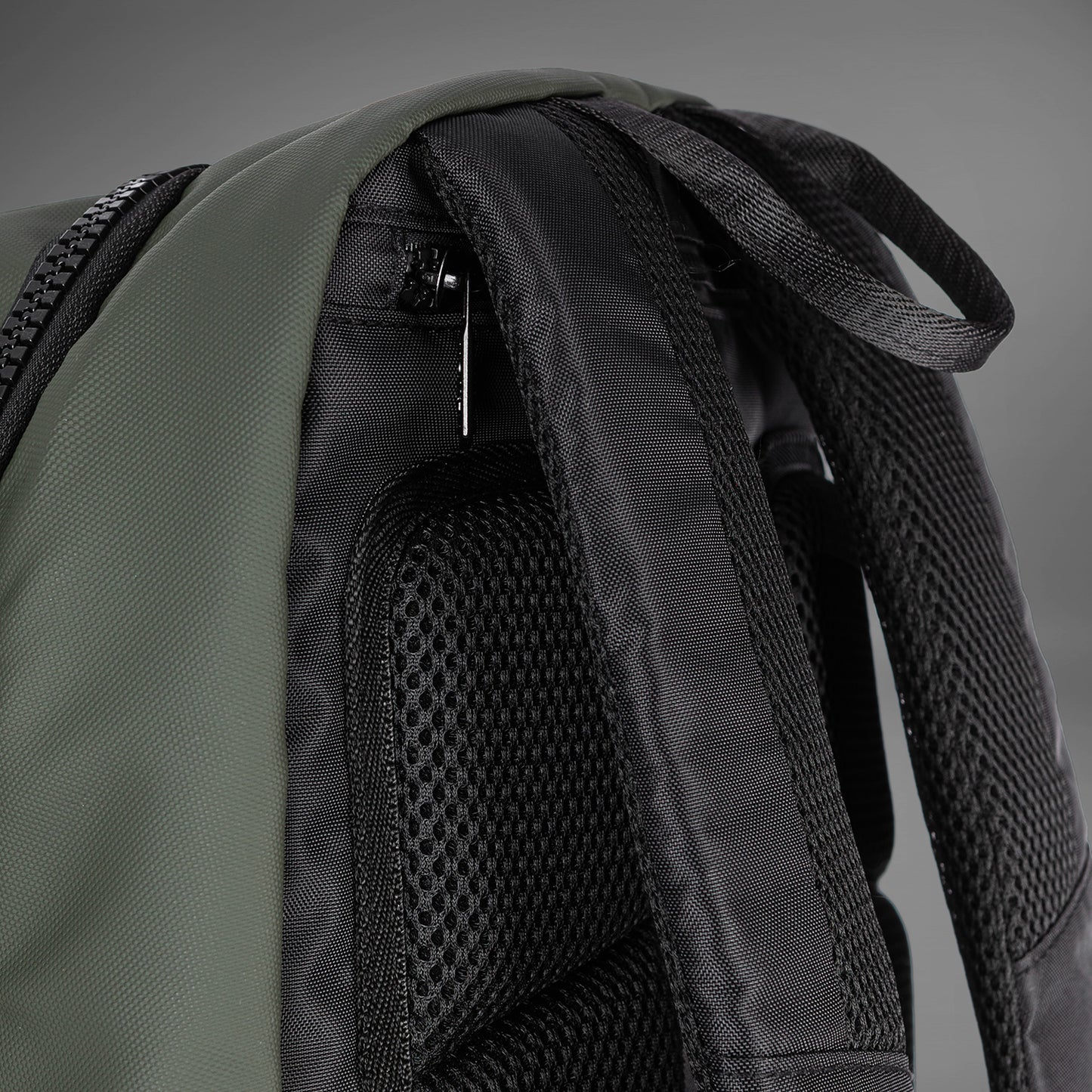 Venum Evo 2 백팩 (20-25L) – 블랙/카키