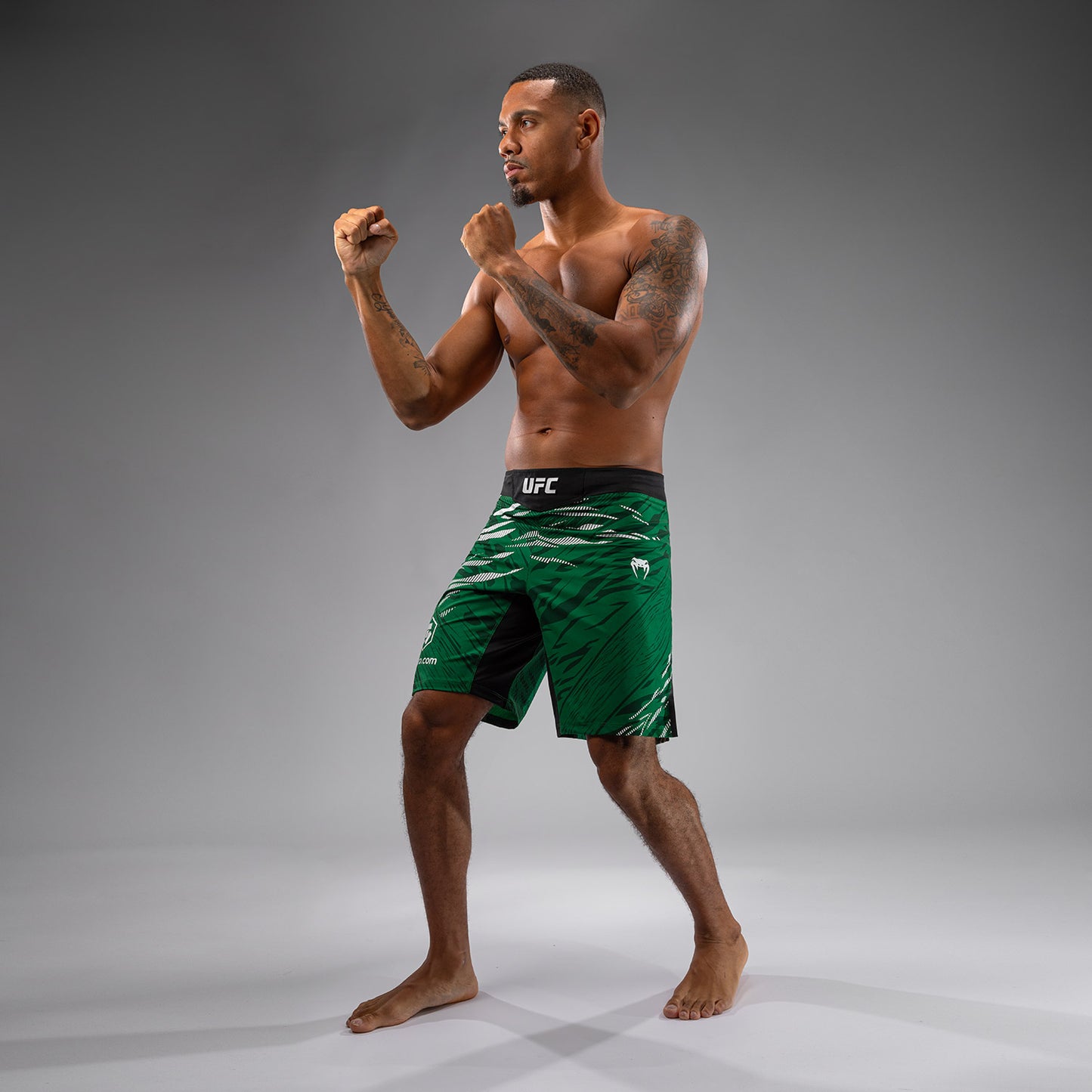 UFC Fusion by Venum Authentic Fight Night 남성용 파이트 쇼츠 – 롱 핏 – 그린