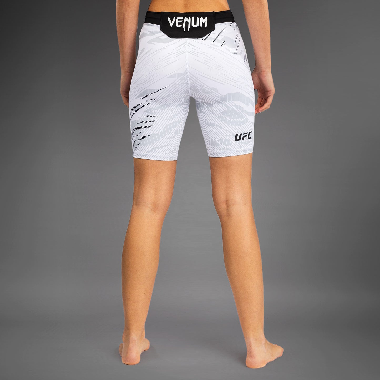 UFC Fusion by Venum 여성용 발리 투도 쇼츠 – 롱 핏 – 화이트