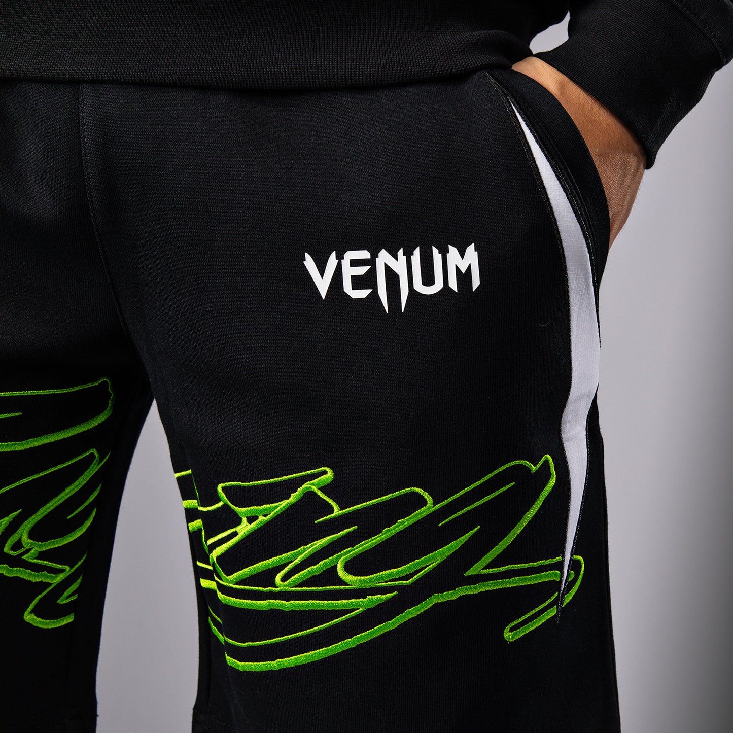 Venum x Bud Racing 남성용 코튼 쇼츠 – 블랙/화이트/라임 그린