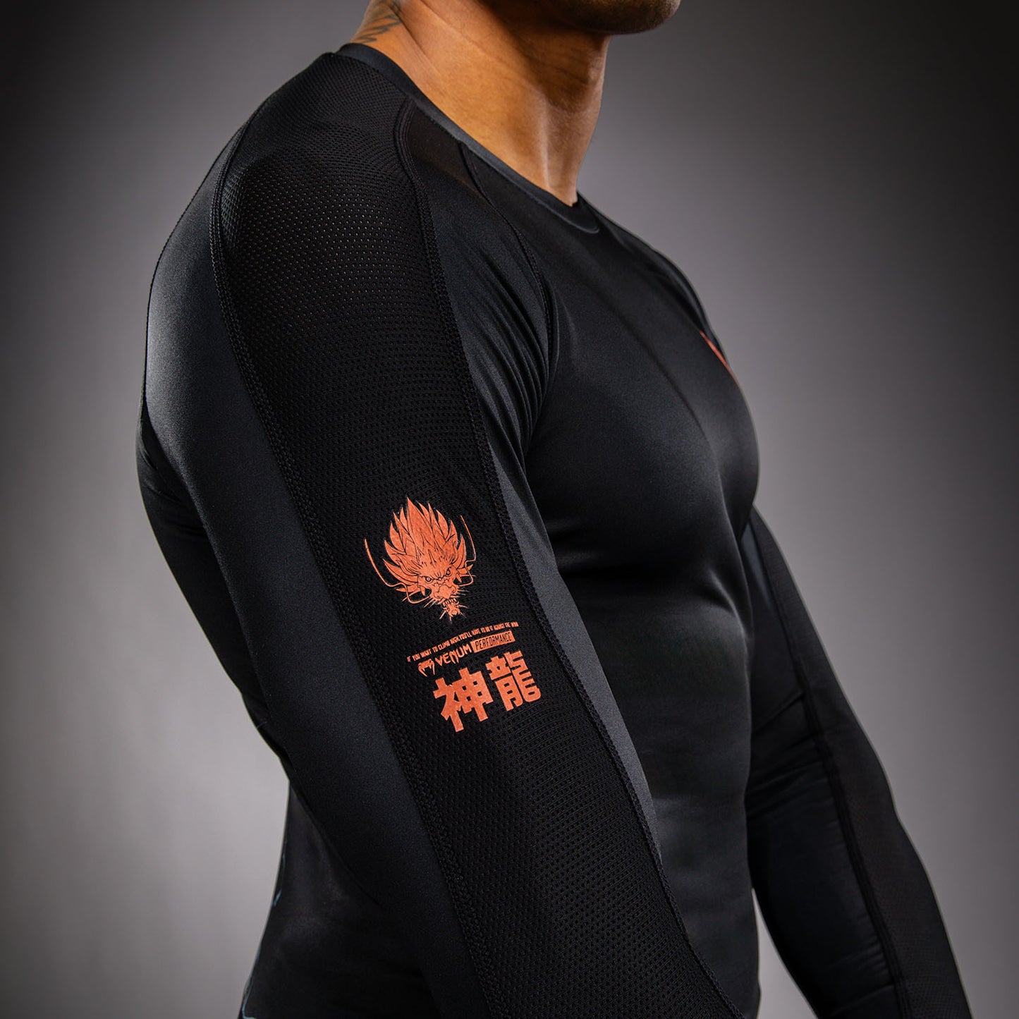 Venum Thunder Dragon 긴팔 래쉬가드 – 블랙/그레이/코퍼