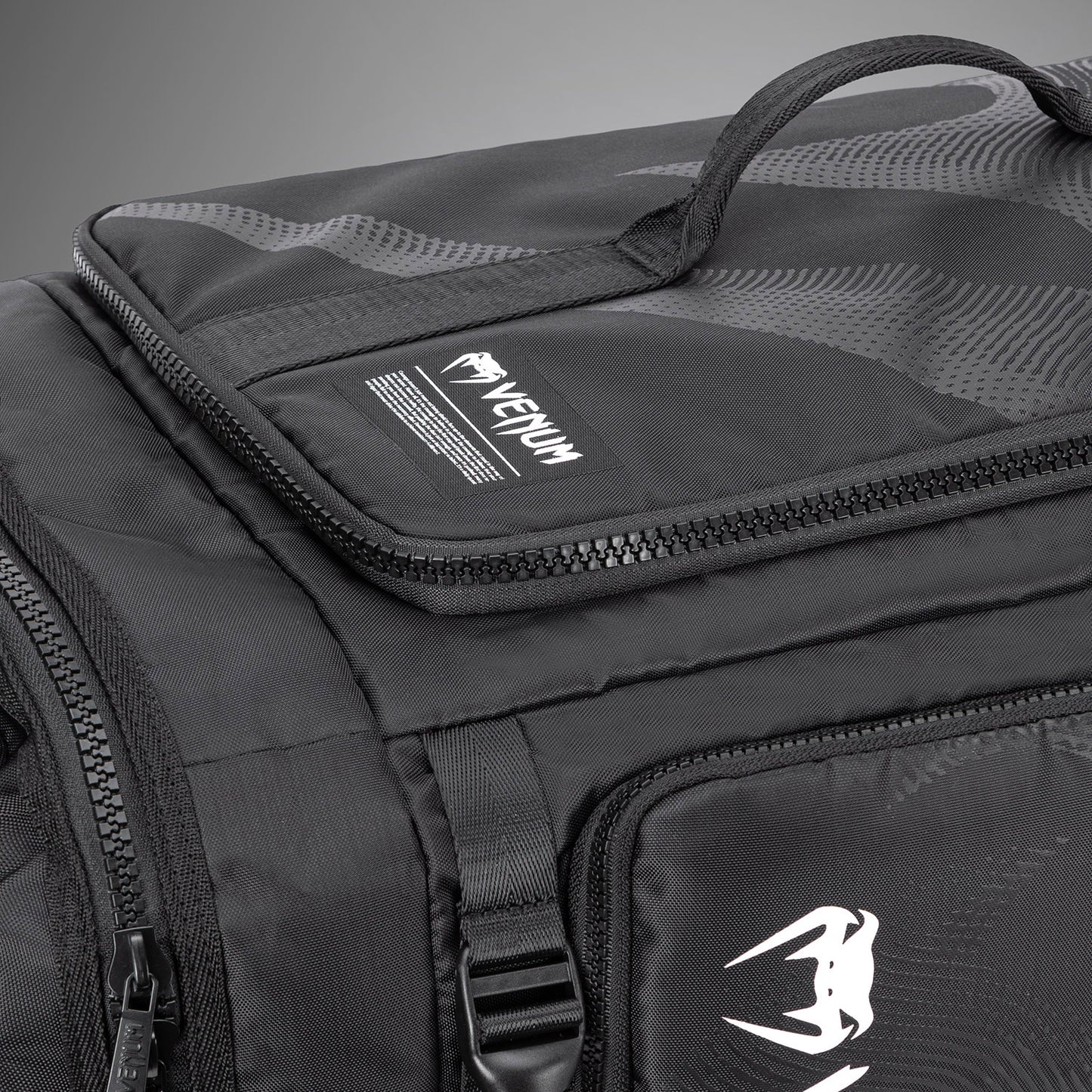Venum Shockwave 컨버터블 스포츠백 (48L) – 블랙