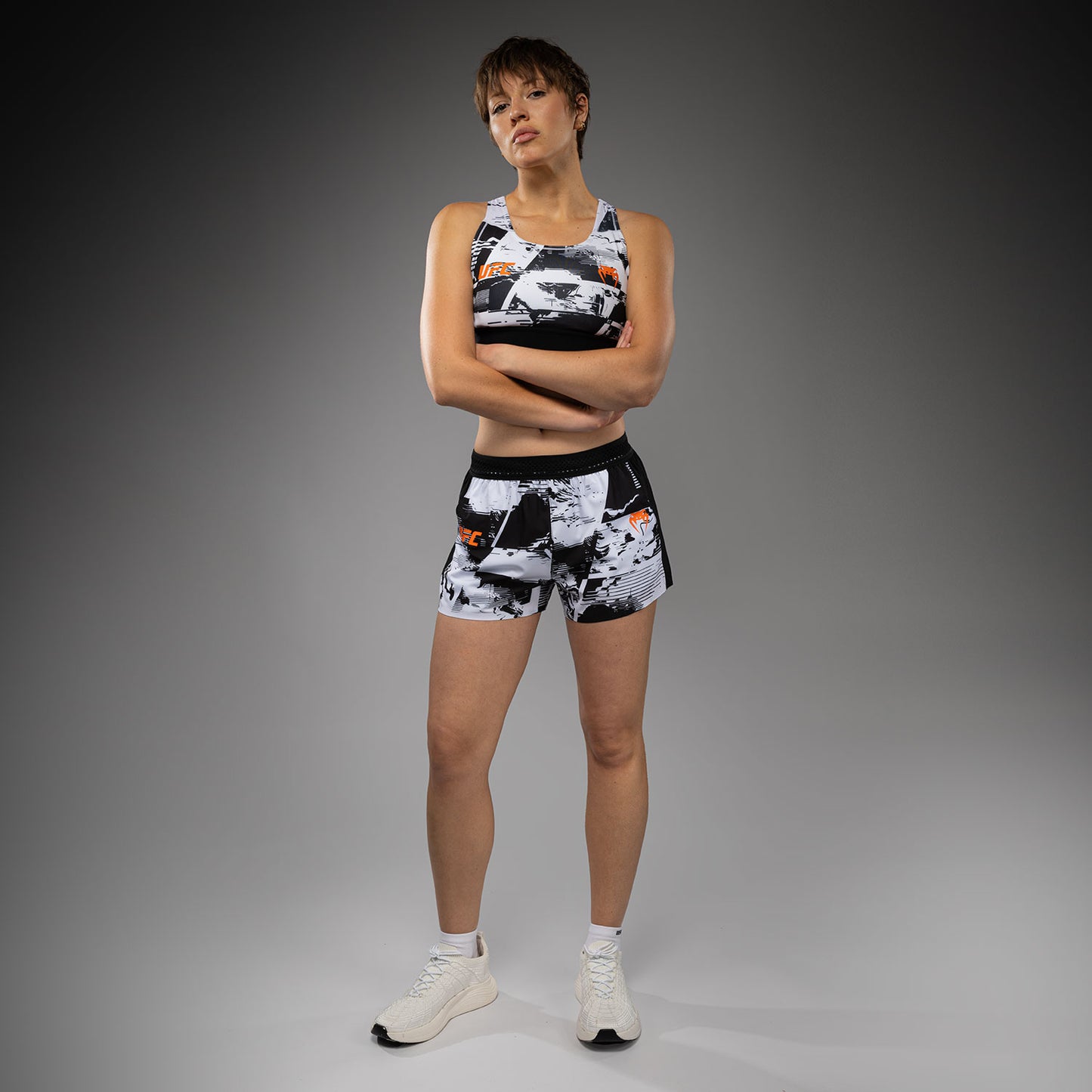 Venum UFC Zenith Authentic Fight Week 여성 퍼포먼스 쇼츠 – 화이트