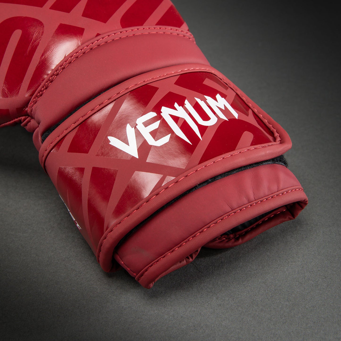 Venum Contender 1.5XT 복싱 글러브 – 글로시 버건디