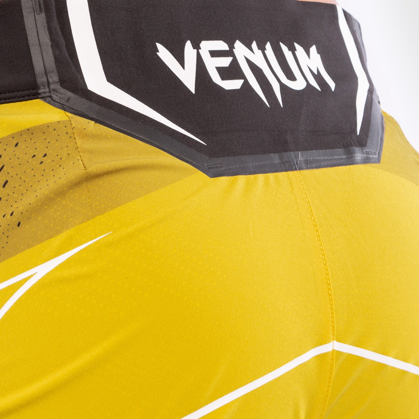 UFC Venum Authentic Fight Night 여성용 쇼츠 – 숏 핏 – 옐로우