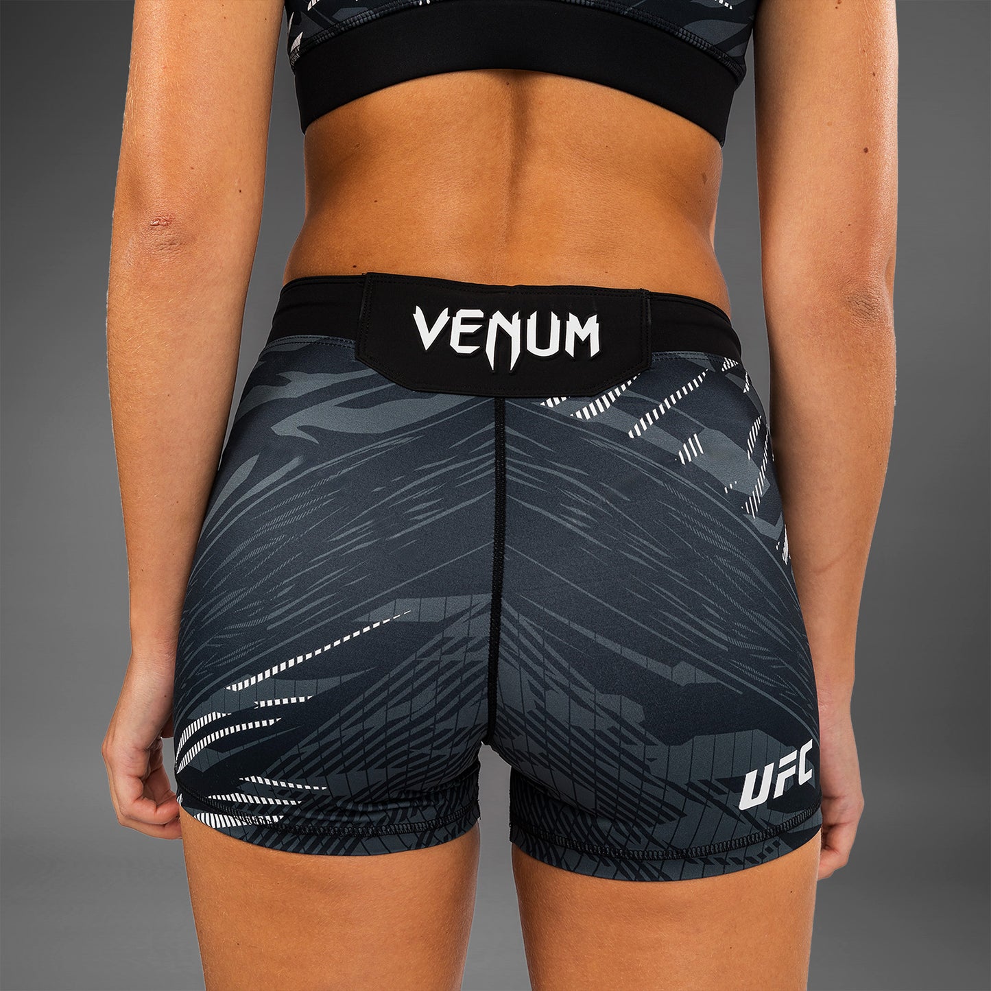 UFC Fusion by Venum 여성용 발리 투도 쇼츠 – 숏 핏 – 블랙