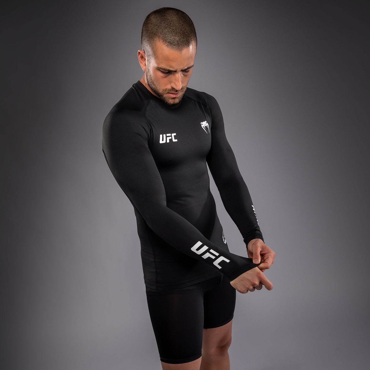 Venum UFC Unity by Venum Authentic Fight Week 남성 기능성 긴팔 래쉬가드 - 블랙