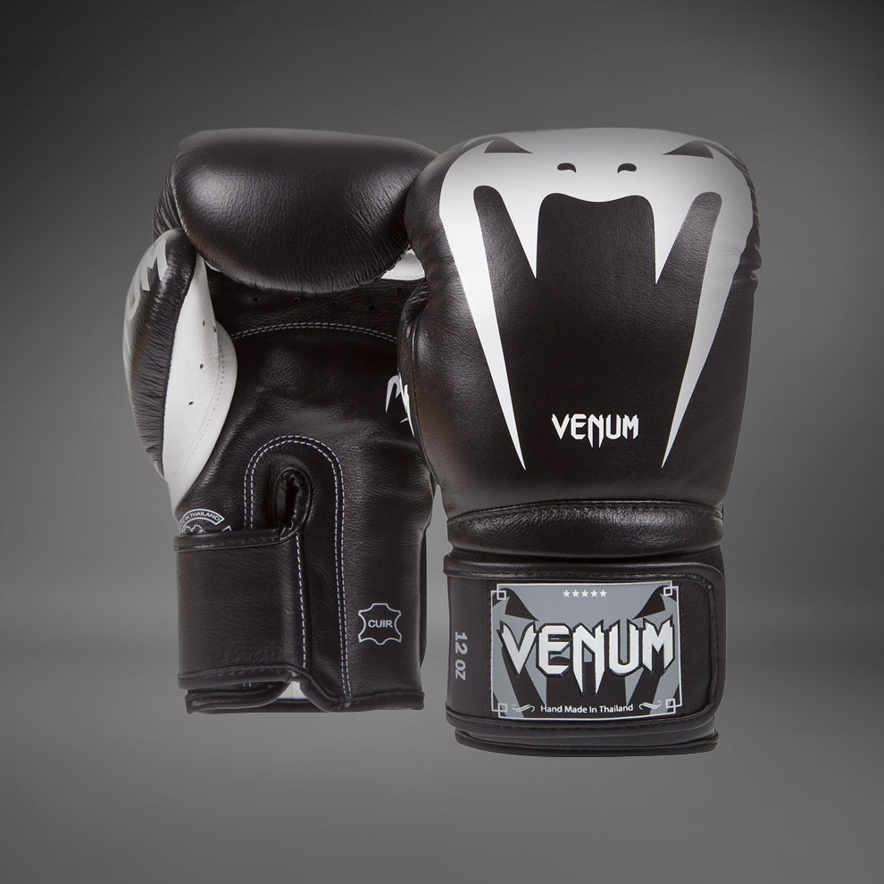 Venum Giant 3.0 복싱 글러브 – 나파 가죽 블랙