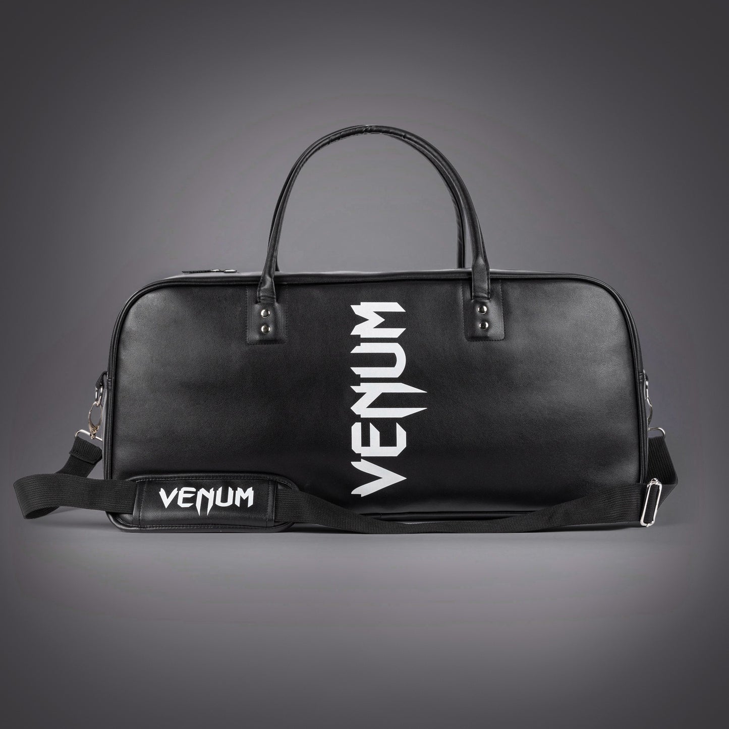 Venum 스포츠백 – 블랙/화이트