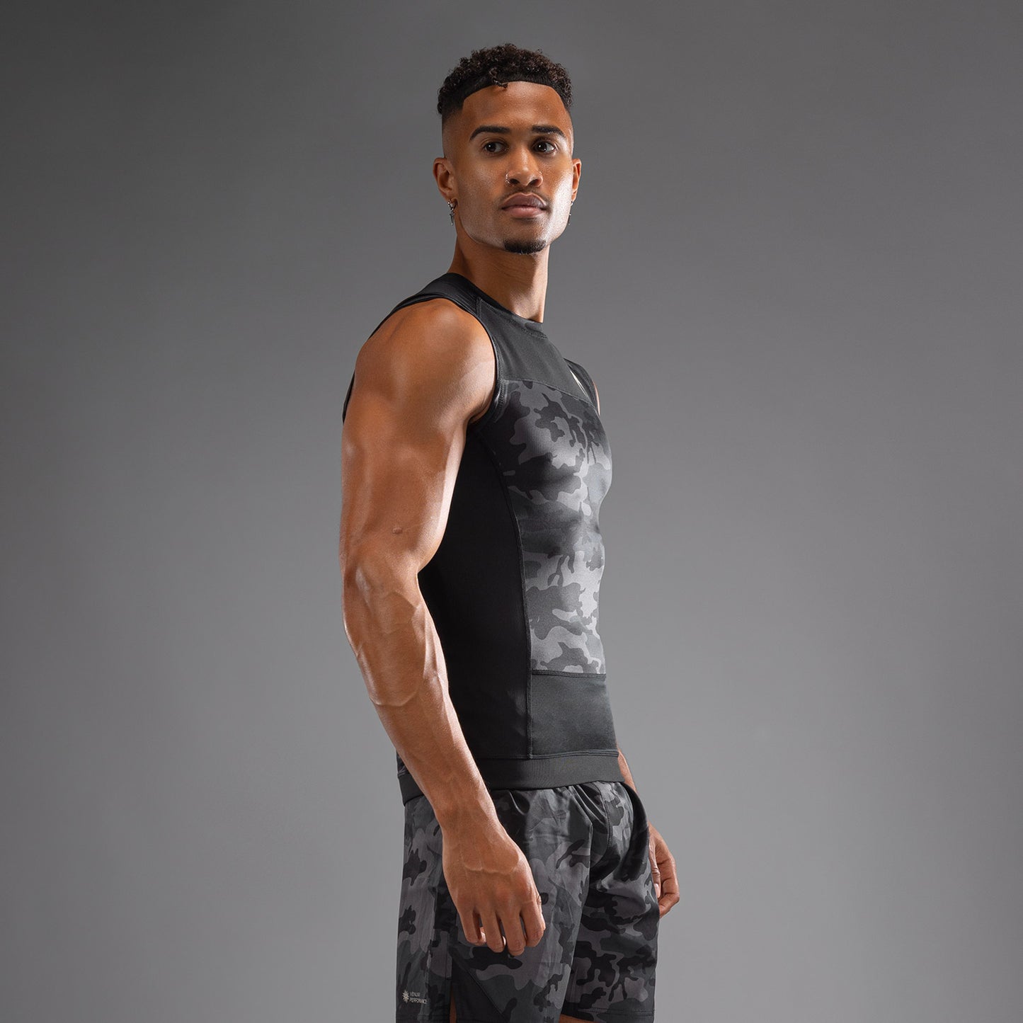 Venum G-Fit Air 남성용 민소매 래쉬가드 – 디지털 어반 카모