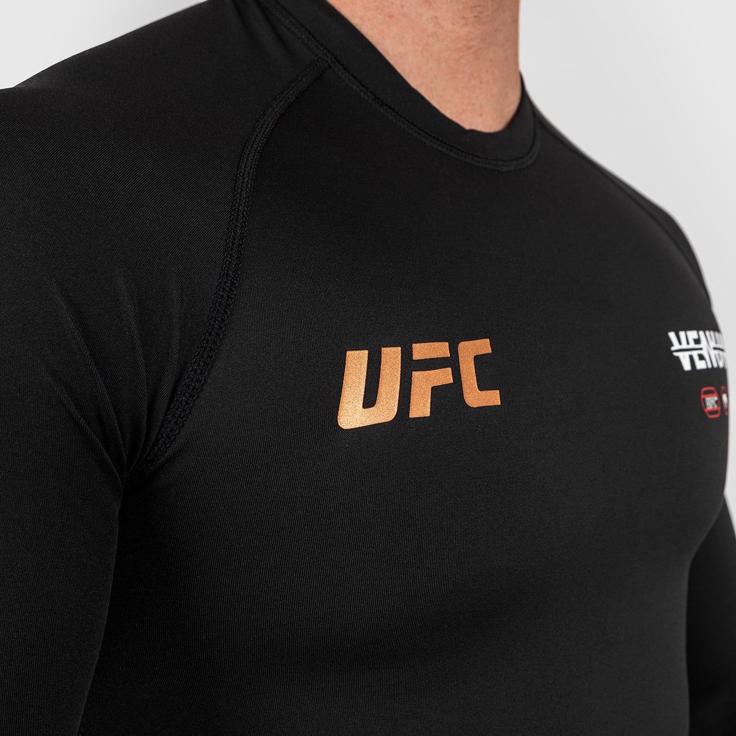 UFC Adrenaline by Venum Fight Week 남성용 퍼포먼스 긴팔 래쉬가드 – 블랙