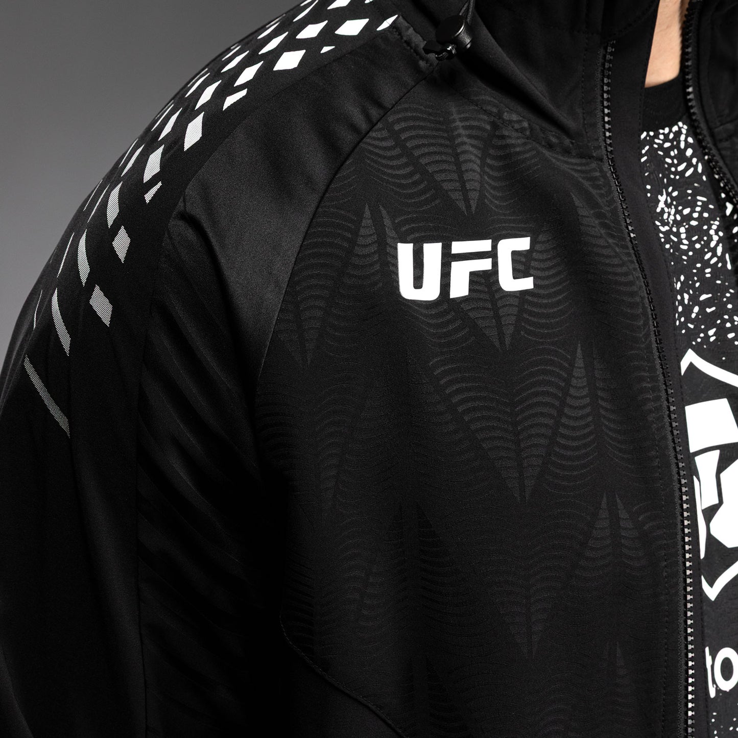 남성용 UFC Zenith by Venum 블랙 오센틱 파이트 나이트 워크아웃 후디