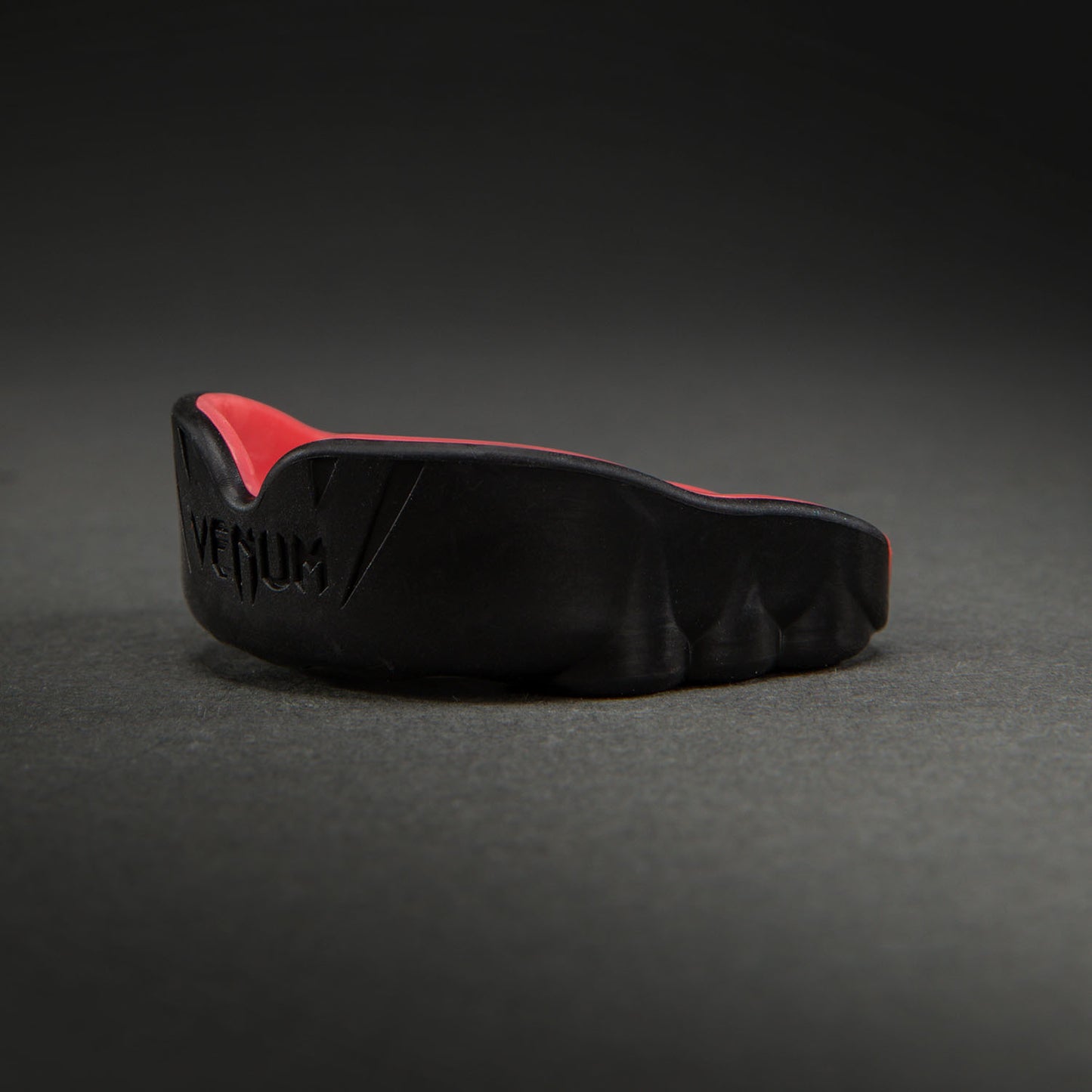 Venum Challenger 마우스피스 – 블랙/코랄