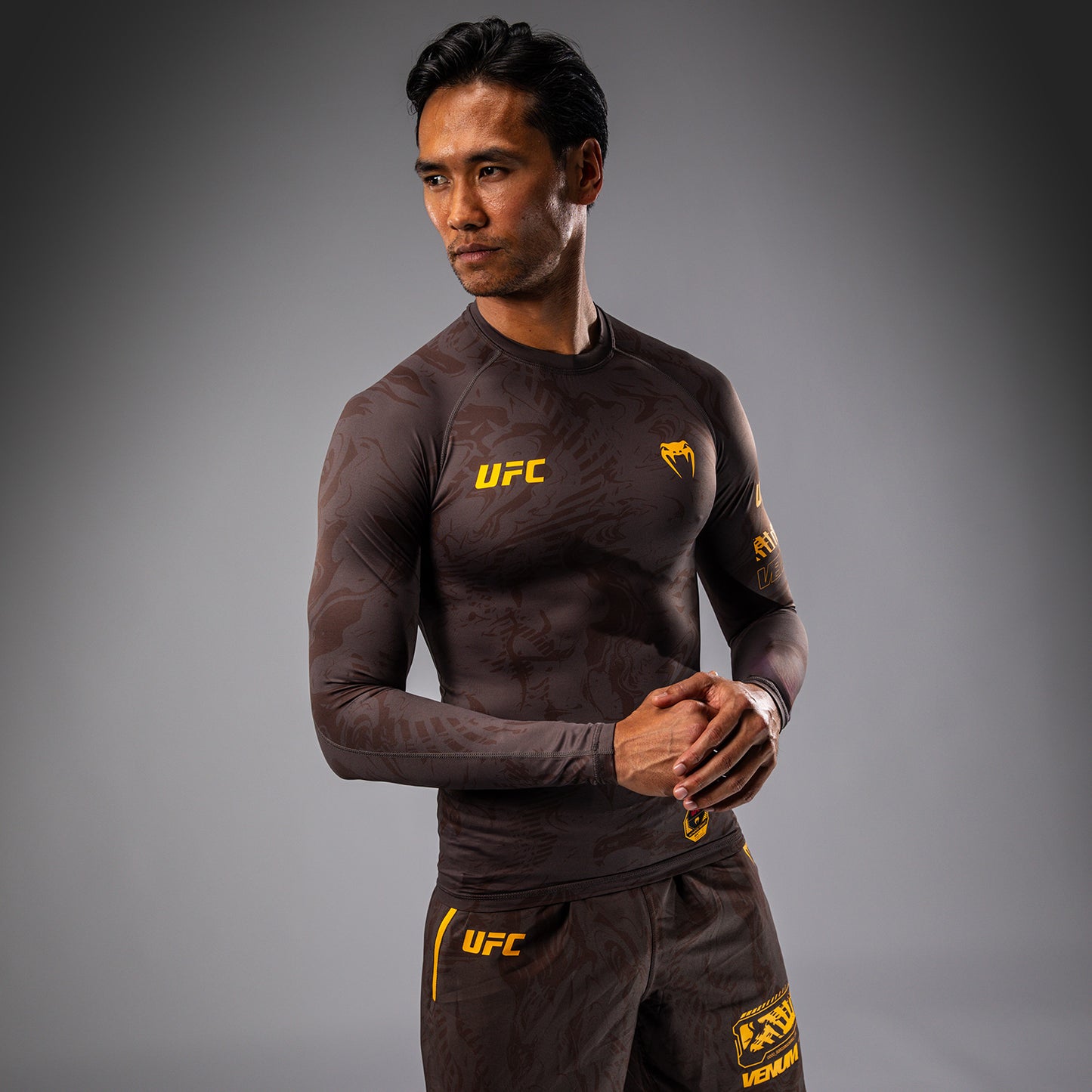 UFC Fusion by Venum Fight Week 남성용 퍼포먼스 긴팔 래쉬가드 – 어던 브라운