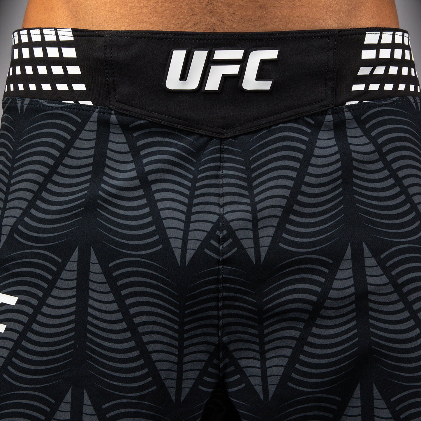 남성용 UFC Zenith by Venum 블랙 오센틱 파이트 나이트 롱 핏 파이트 쇼츠