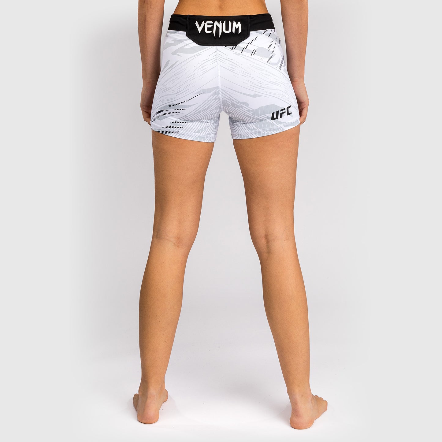 UFC Fusion by Venum 여성용 발리 투도 쇼츠 – 숏 핏 – 화이트