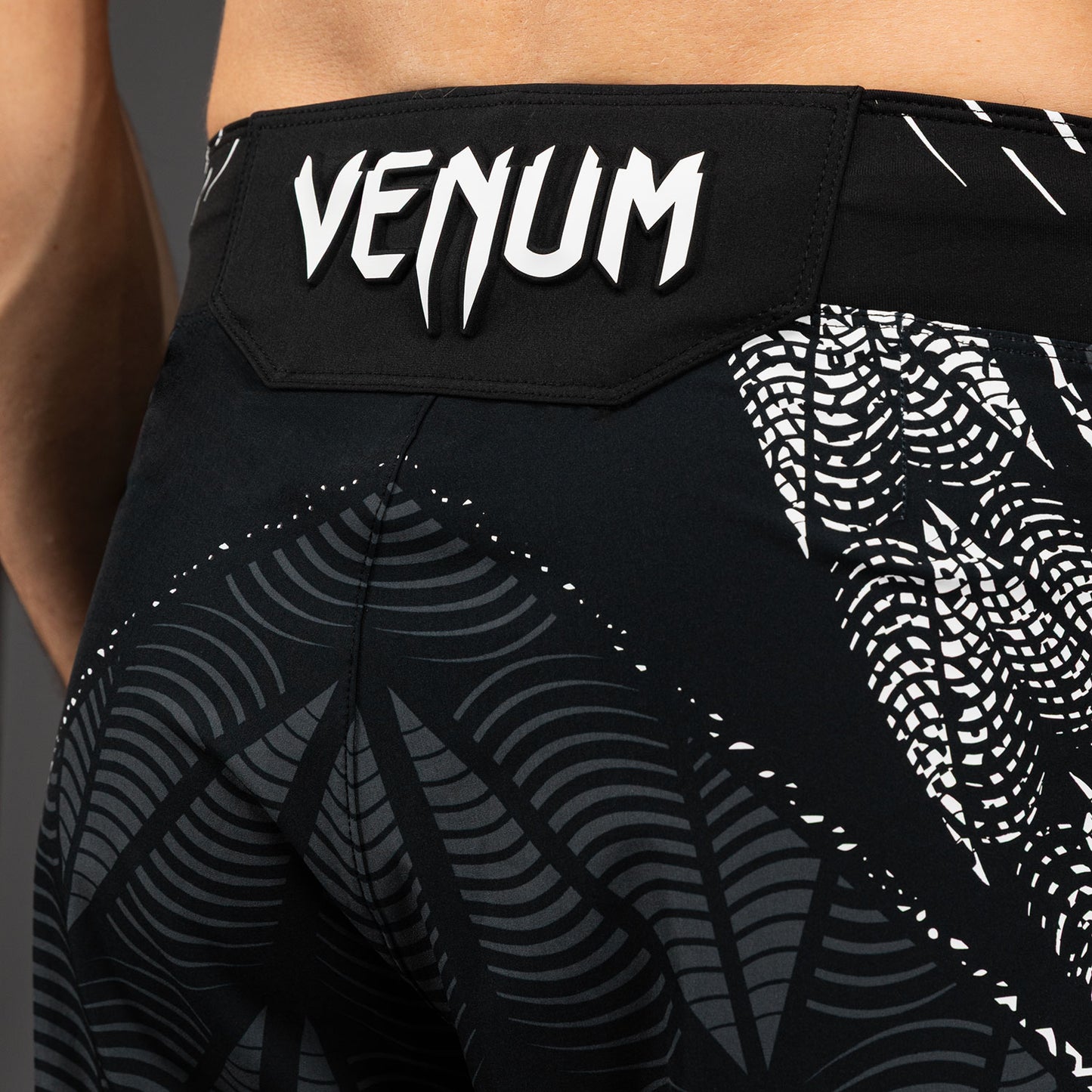 남성용 UFC Zenith by Venum 블랙 어센틱 파이트 나이트 글래디에이터 파이트 쇼츠