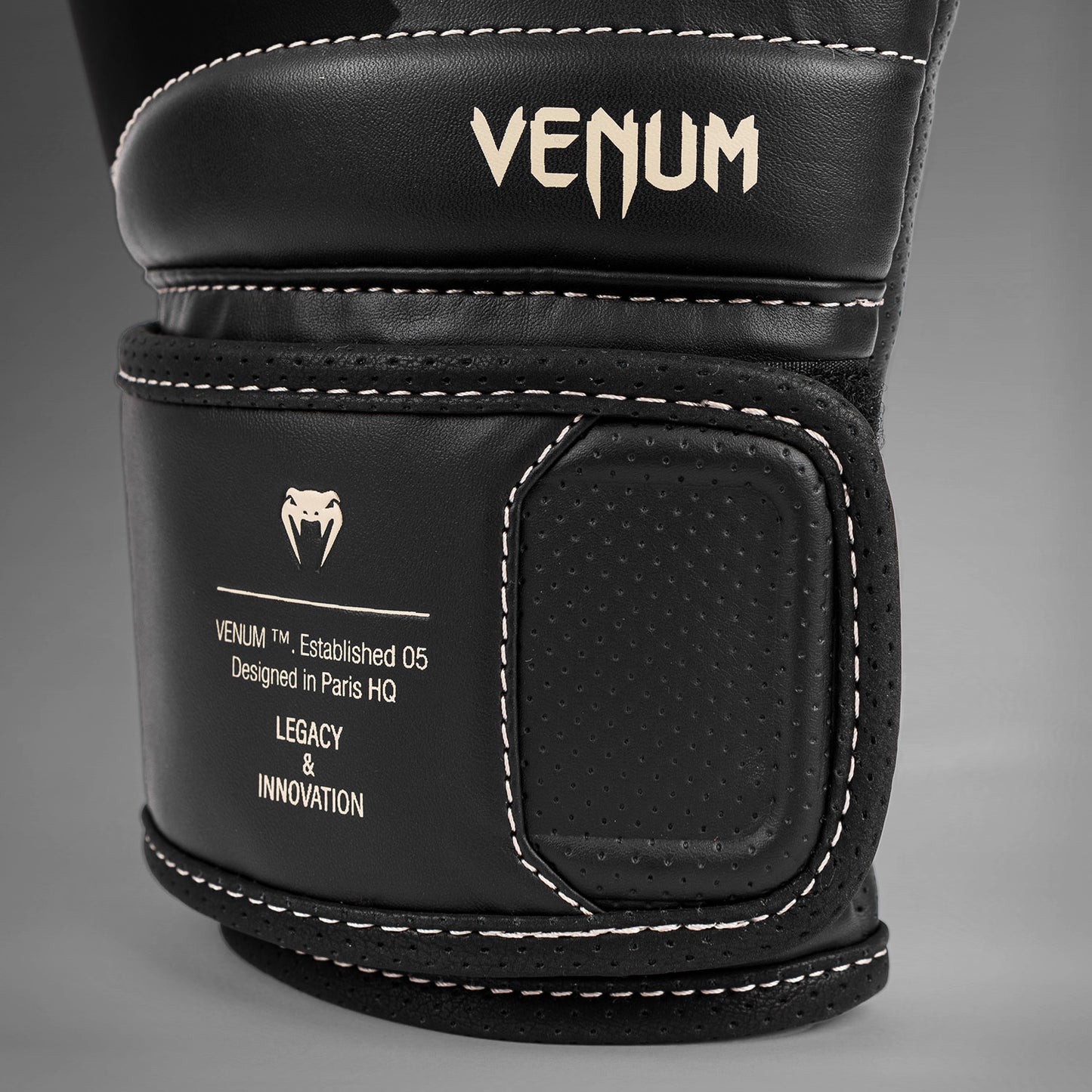 Venum Impact Evo 복싱 글러브 – 블랙