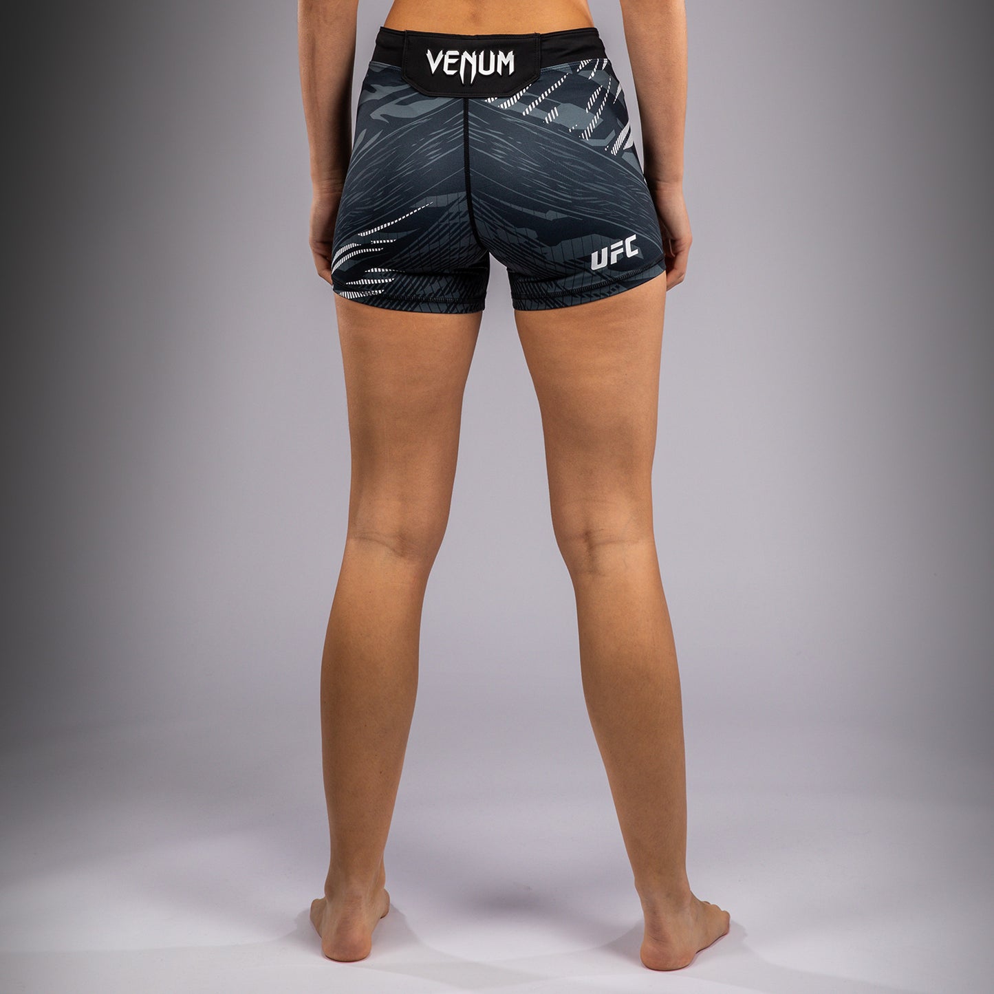 UFC Fusion by Venum 여성용 발리 투도 쇼츠 – 숏 핏 – 블랙