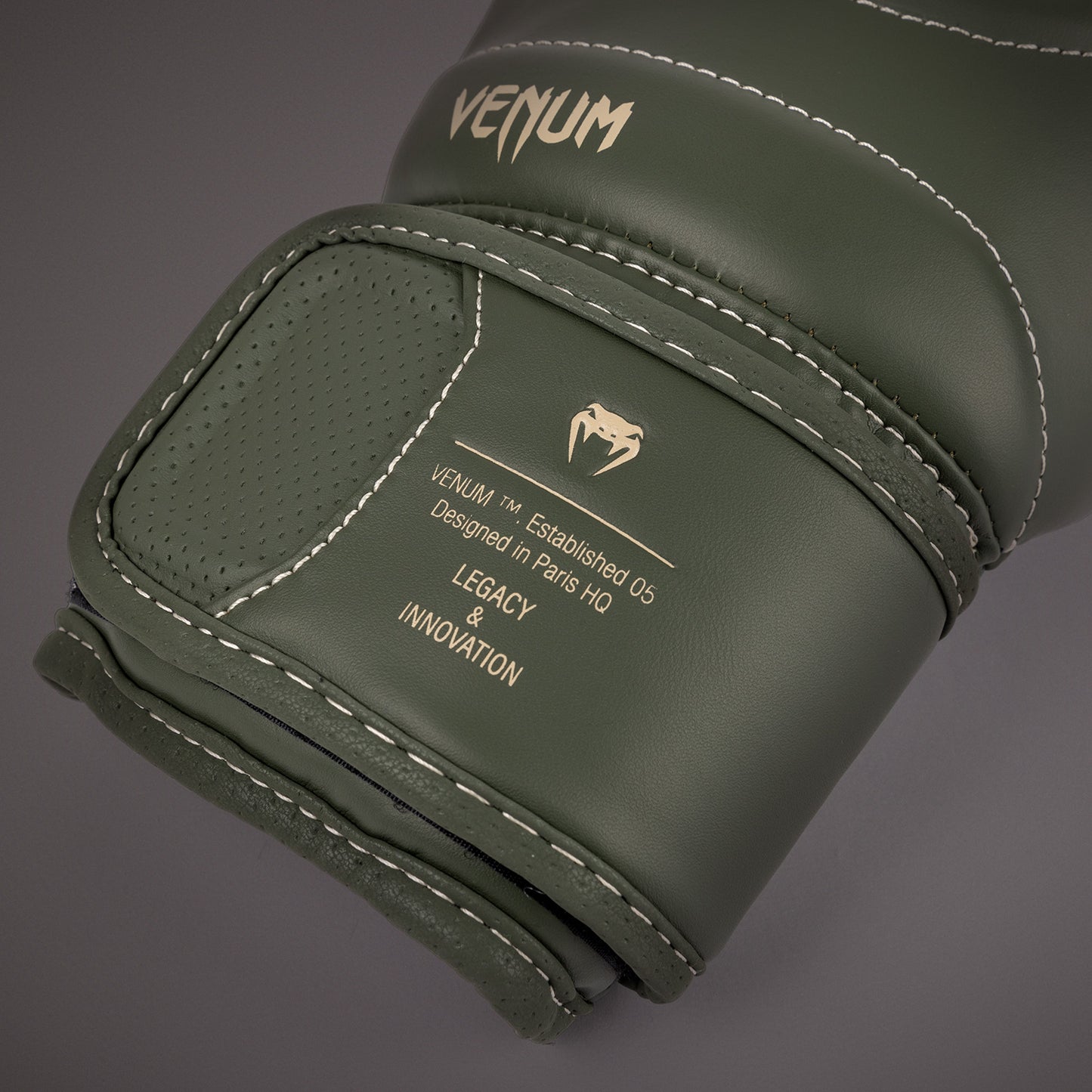 Venum Impact Evo 복싱 글러브 – 밀리터리 그린