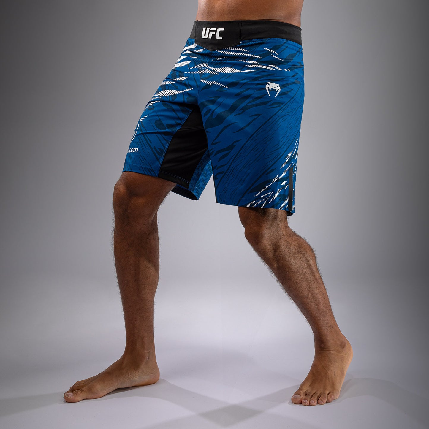 UFC Fusion by Venum Authentic Fight Night 남성용 파이트 쇼츠 – 롱 핏 – 블루