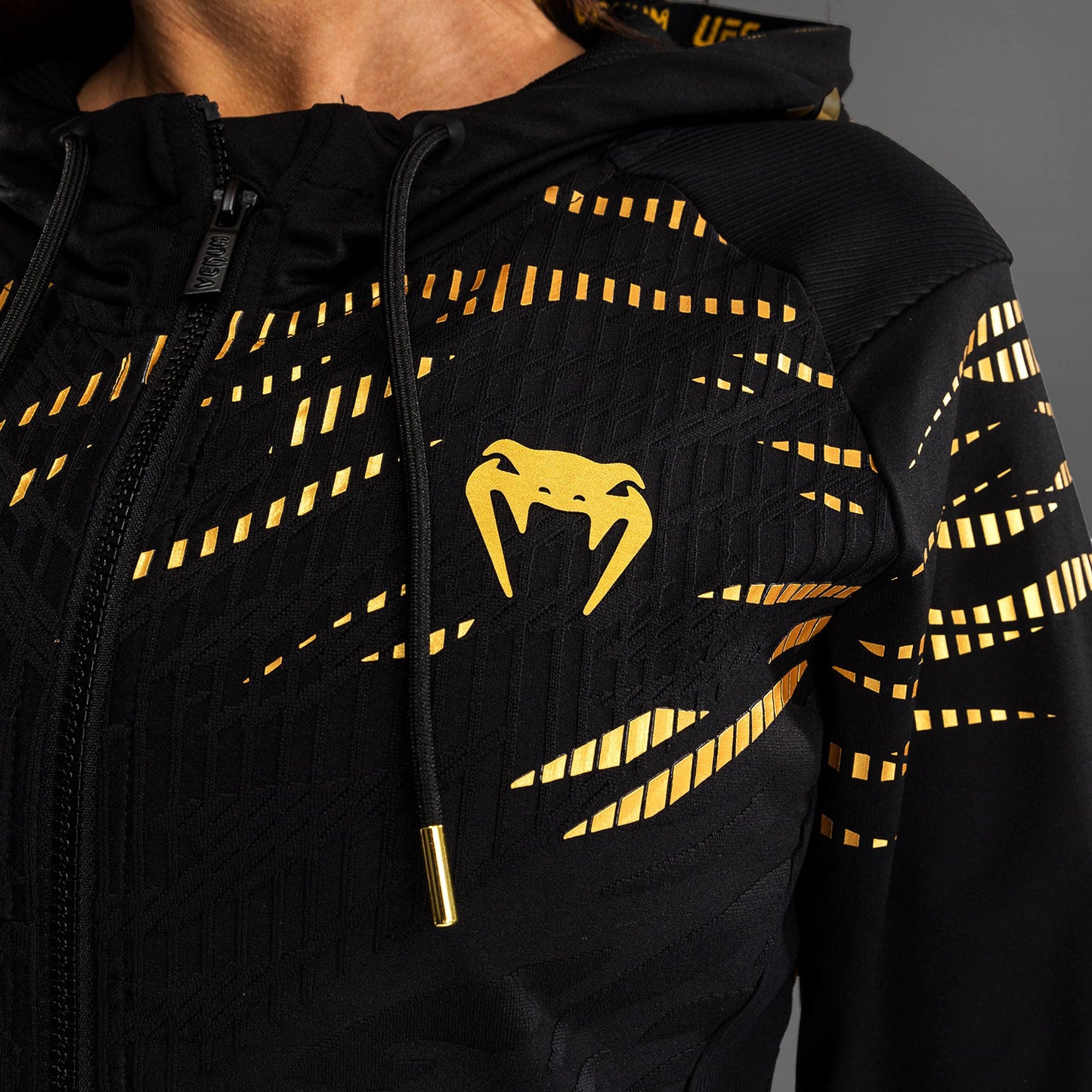 UFC Fusion by Venum Authentic Fight Night 여성용 워크아웃 후디 – 챔피언