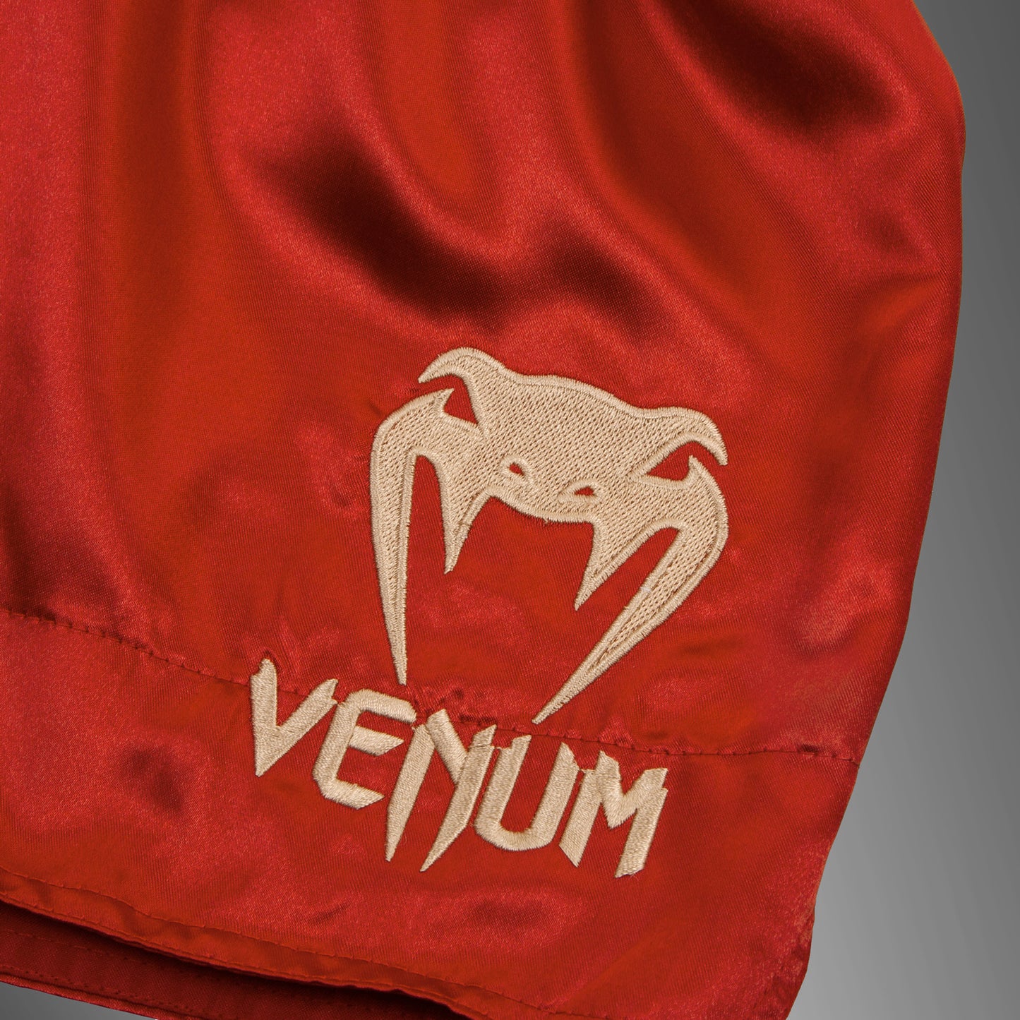 Venum Classic 무에타이 쇼츠 – 버건디/골드