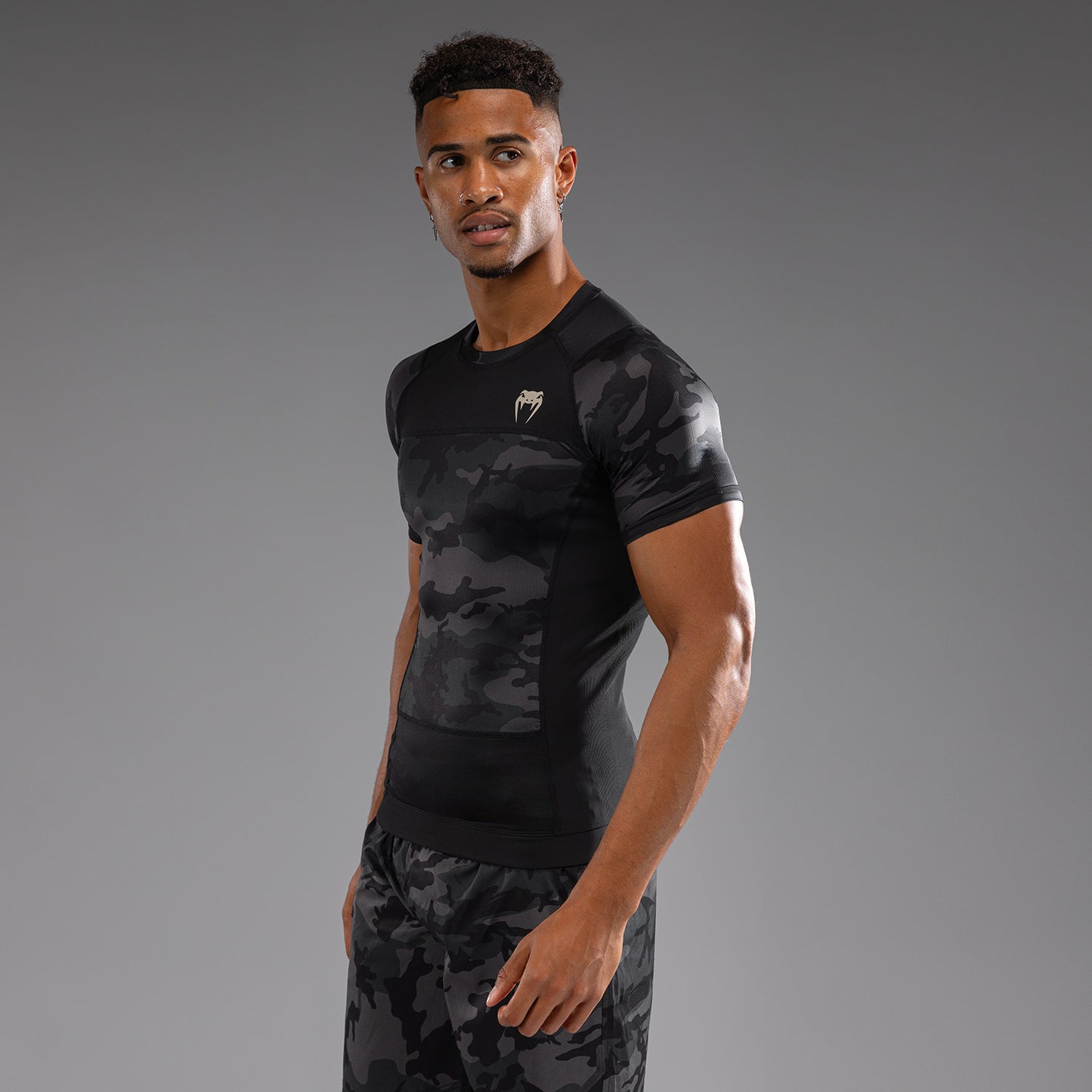 Venum G-Fit Air 남성용 반팔 래쉬가드 – 디지털 어반 카모