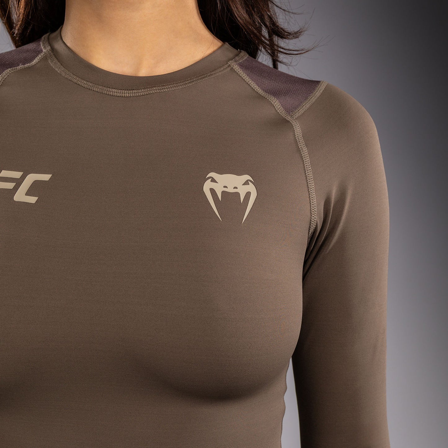Venum UFC Unity by Venum Authentic Fight Week 여성 기능성 긴팔 래쉬가드 - 브라운