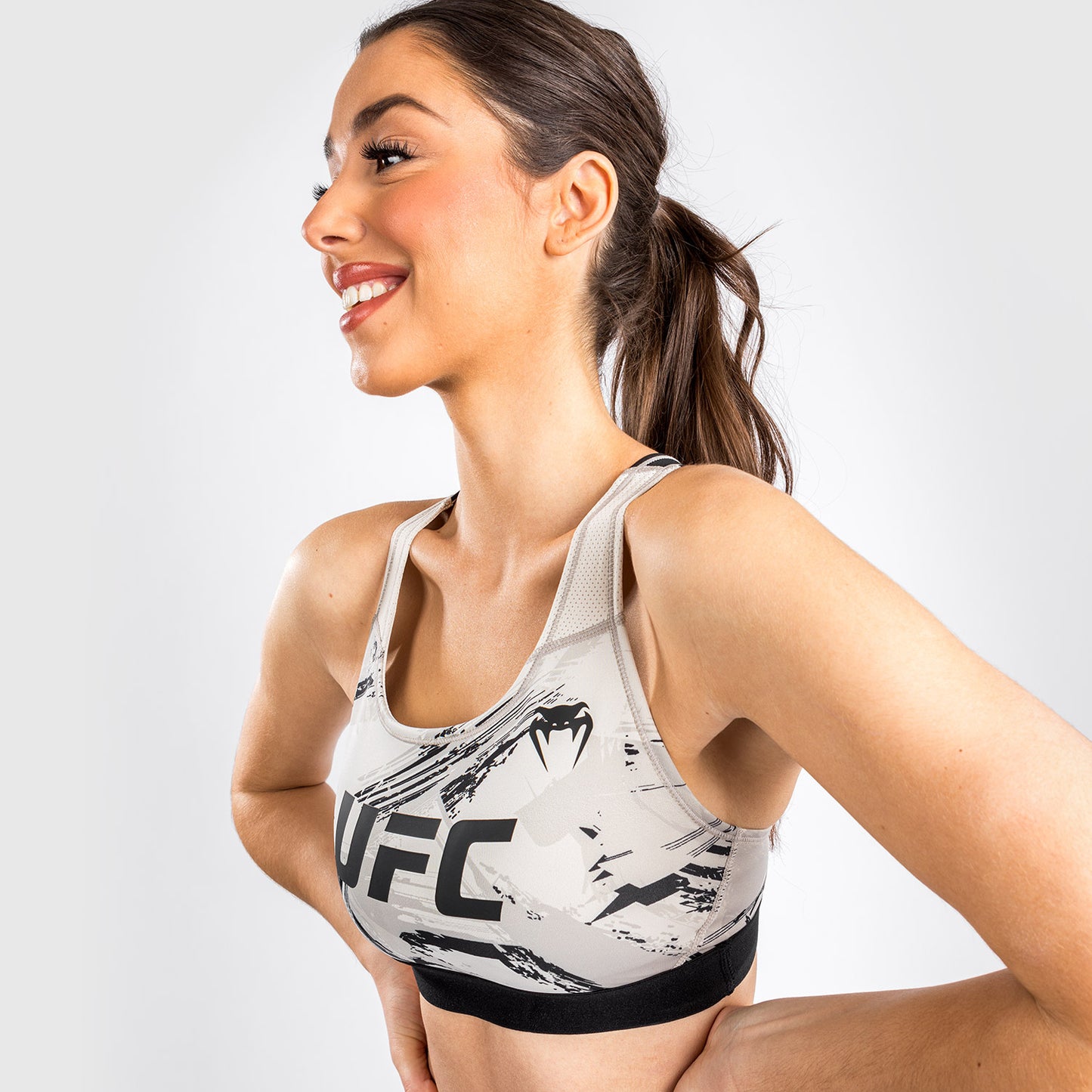 Venum UFC Authentic Fight Week 2.0 여성용 스포츠 브라 - 샌드/블랙