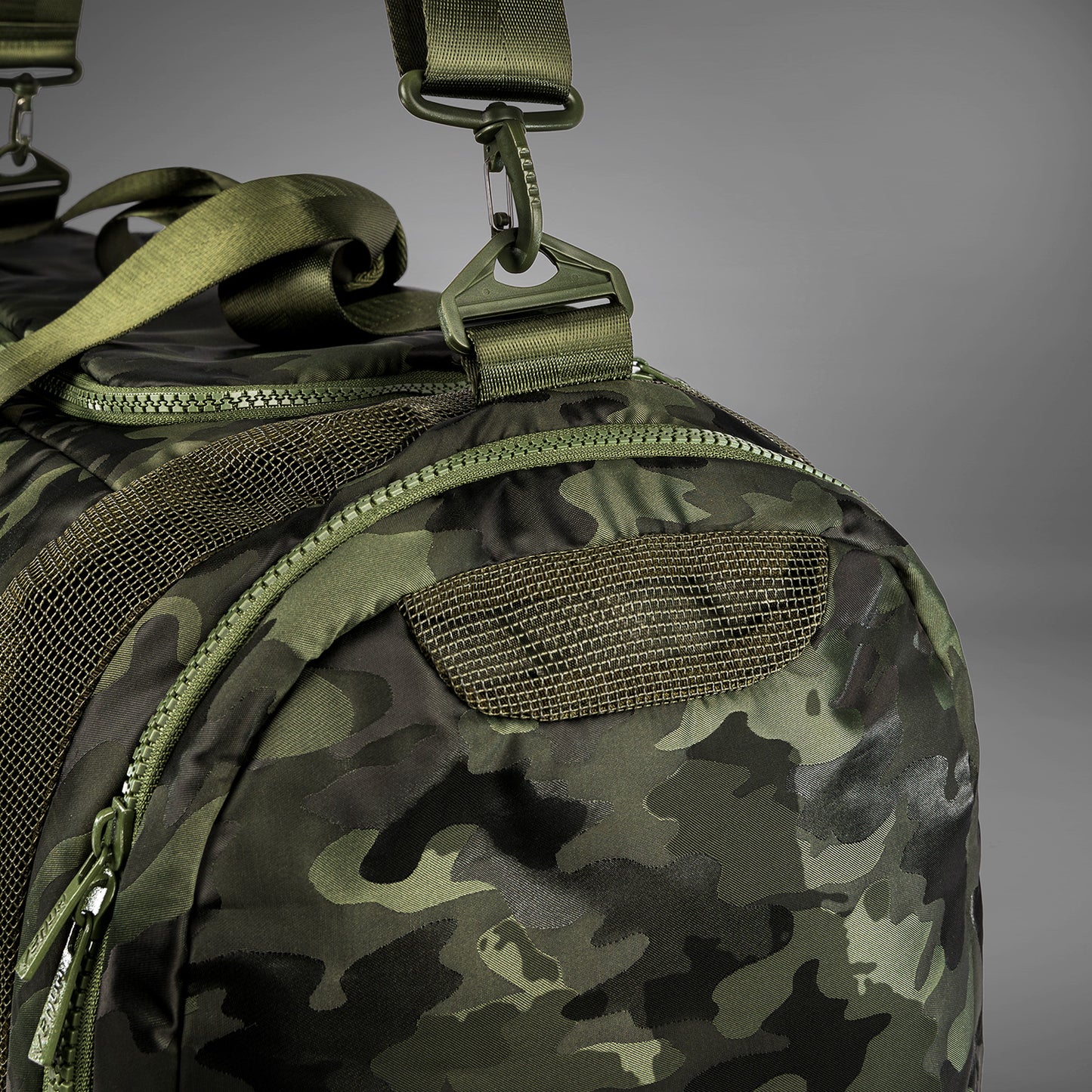 Venum Trainer Lite 스포츠백 (48L) – 카키/카모