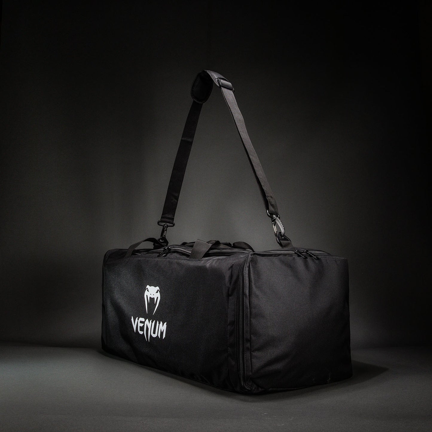 Venum Essential 스포츠백 (61L) – 블랙