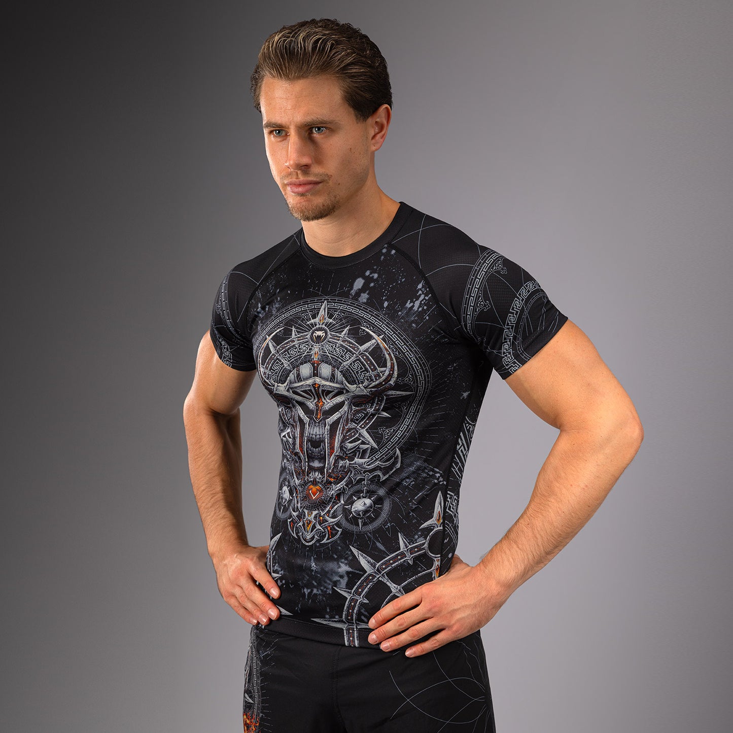 Venum Gladiator 5.0 남성용 반팔 래쉬가드 – 블랙/실버